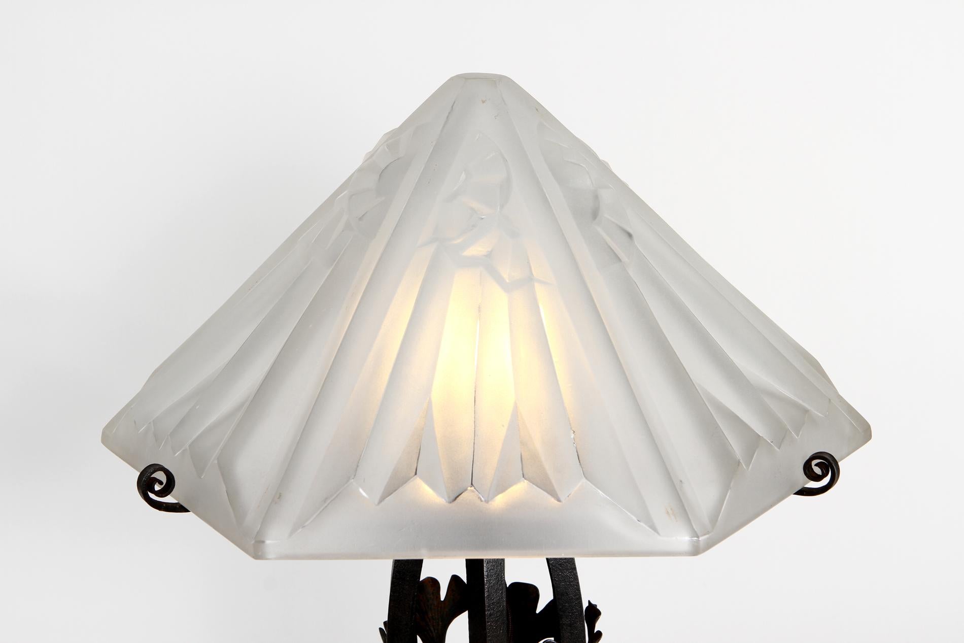 Lampe de table Art déco de Degué  Excellent état - En vente à SAINT-OUEN-SUR-SEINE, FR