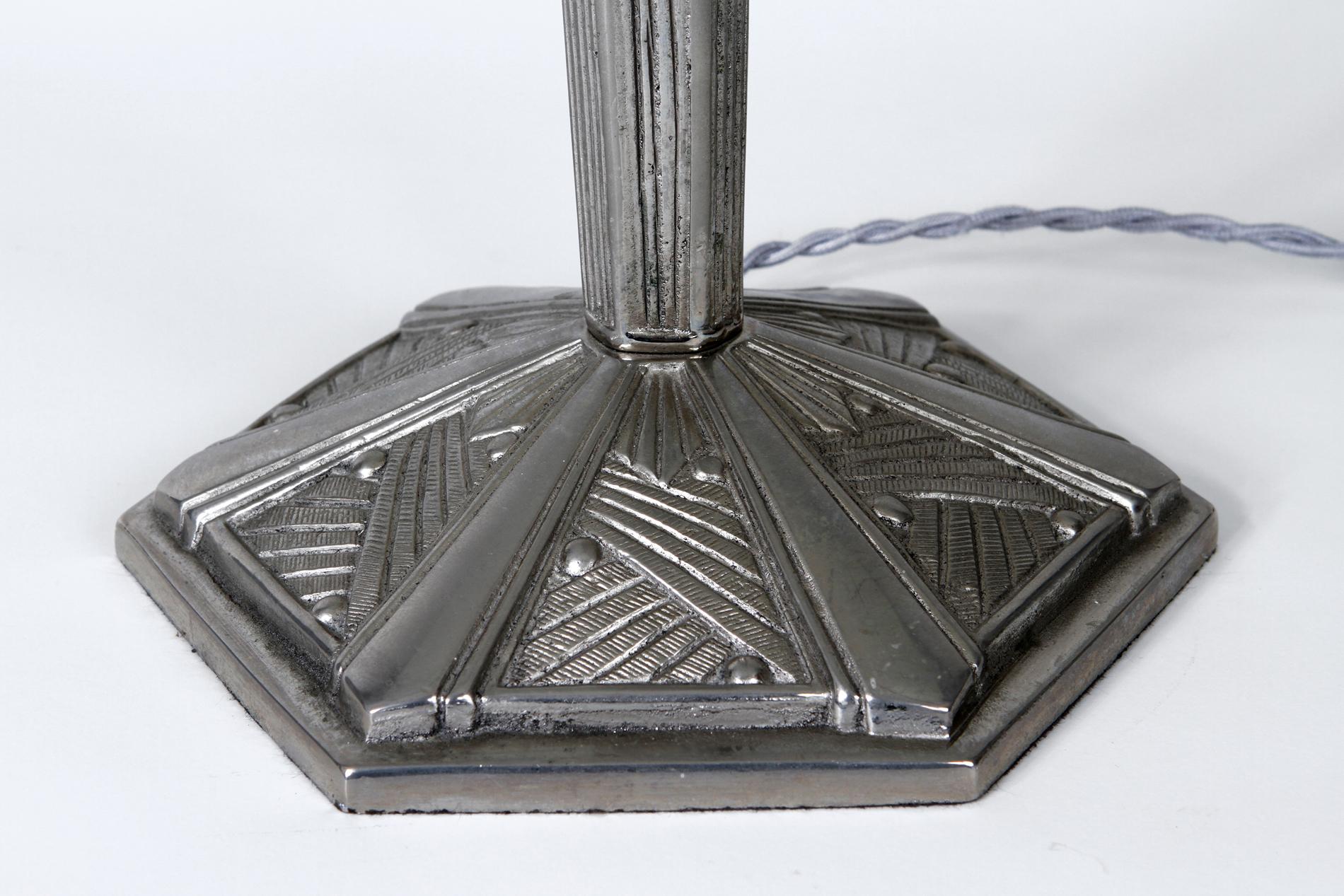 Lámpara de mesa francesa Art Déco de Degué siglo XX en venta