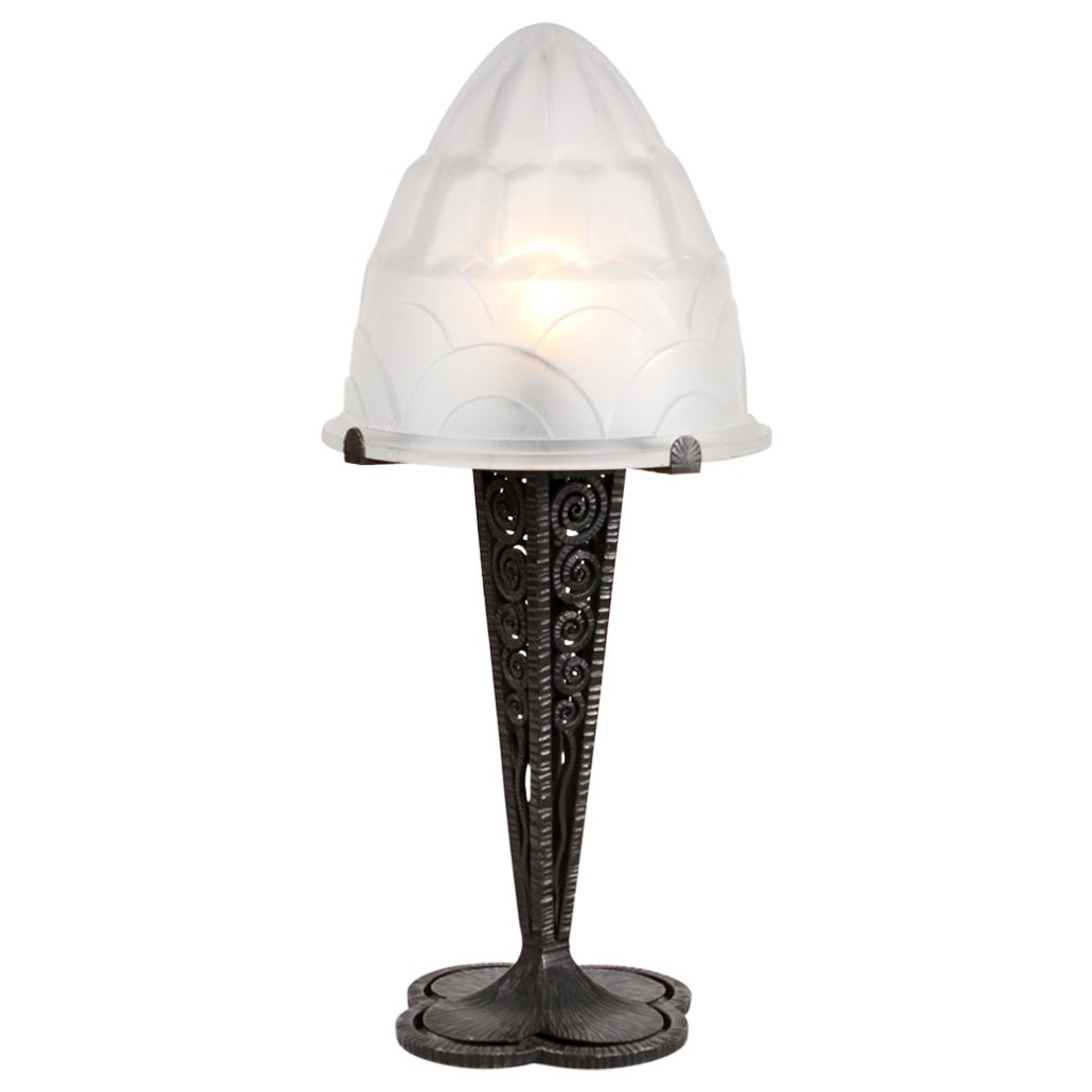 Französische Art-Déco-Tischlampe von Degué