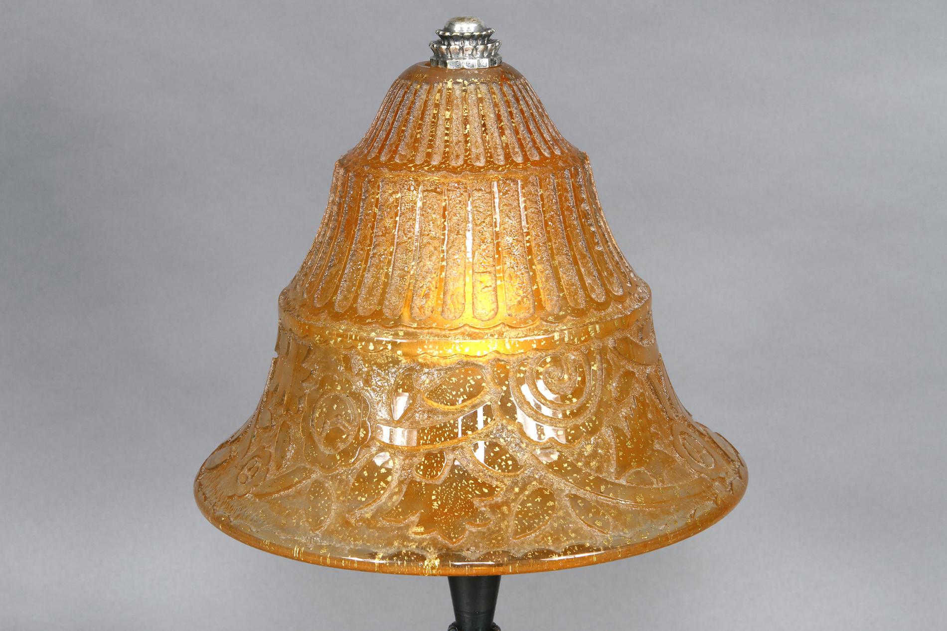 French Art Deco Table Lamp by Edgar Brandt and Daum Glass In Excellent Condition For Sale In SAINT-OUEN-SUR-SEINE, FR
