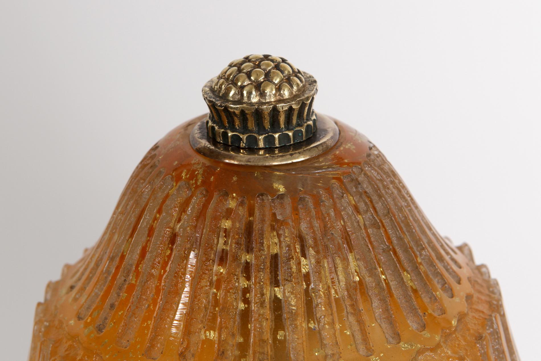 Français Lampe de table Art déco française par Edgar Brandt et Daum Glass en vente