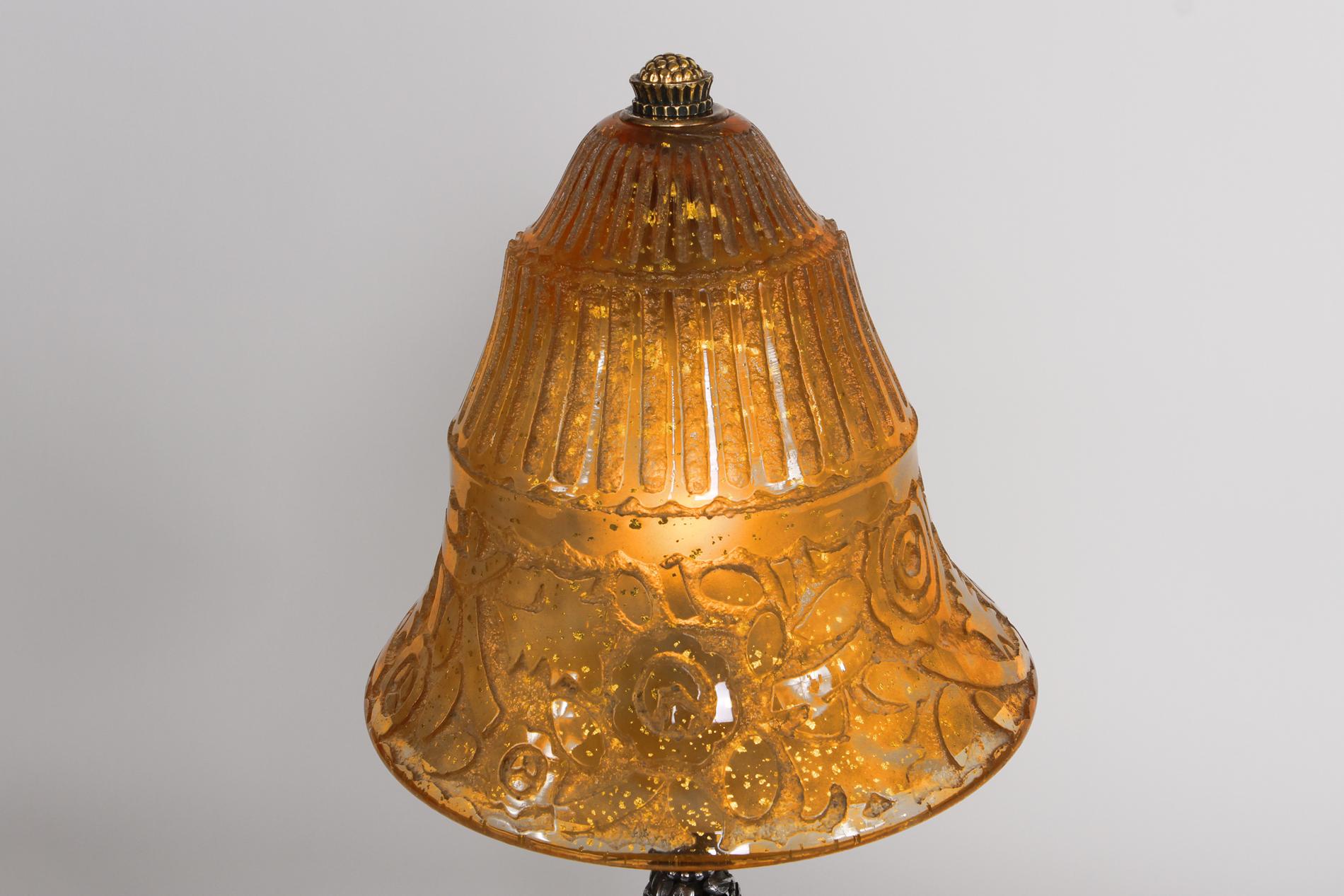 Lampe de table Art déco française par Edgar Brandt et Daum Glass Excellent état - En vente à SAINT-OUEN-SUR-SEINE, FR