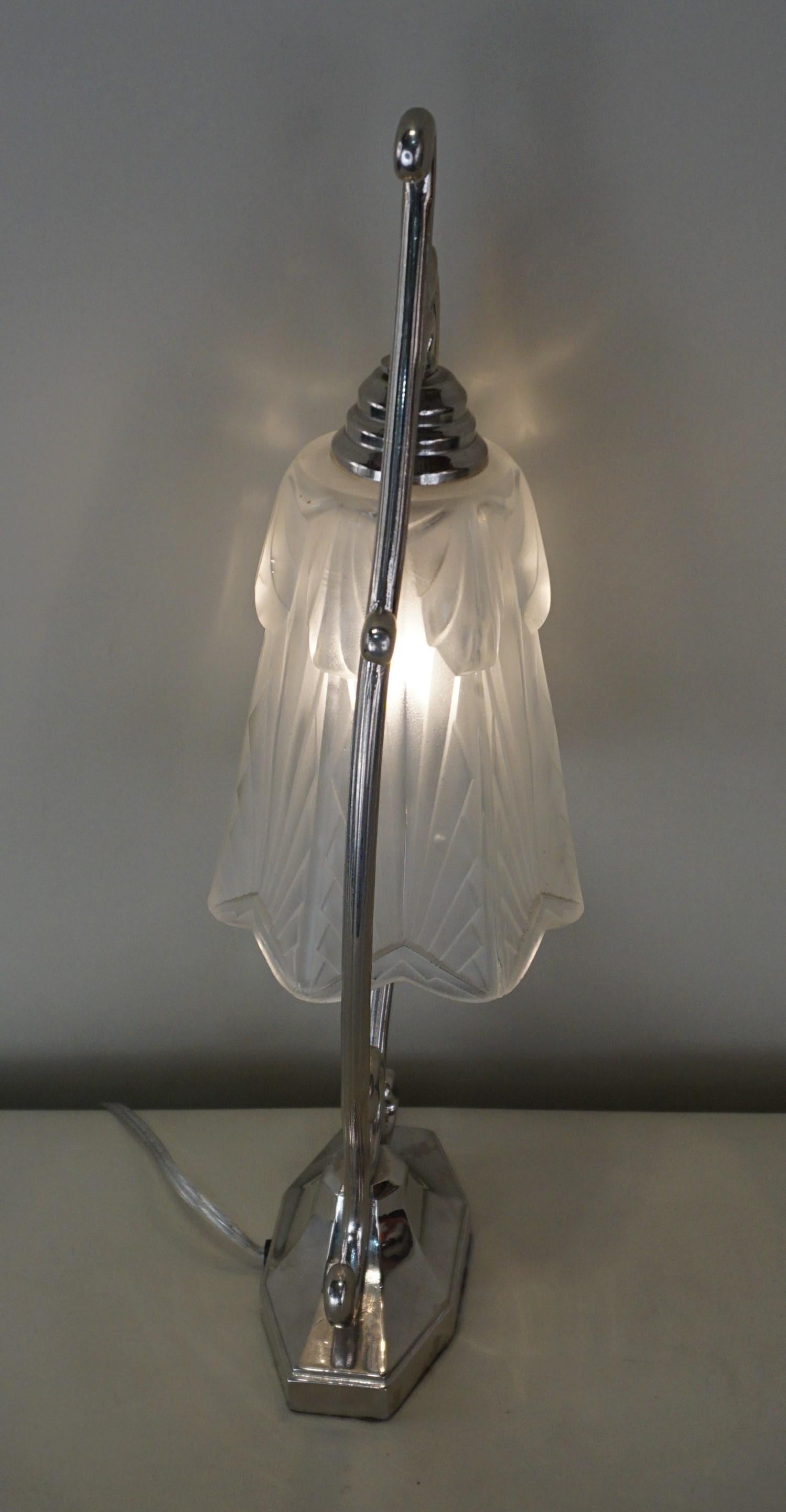 Beautiful rare style table lamp, clear frost glass with nickel on bronze base.