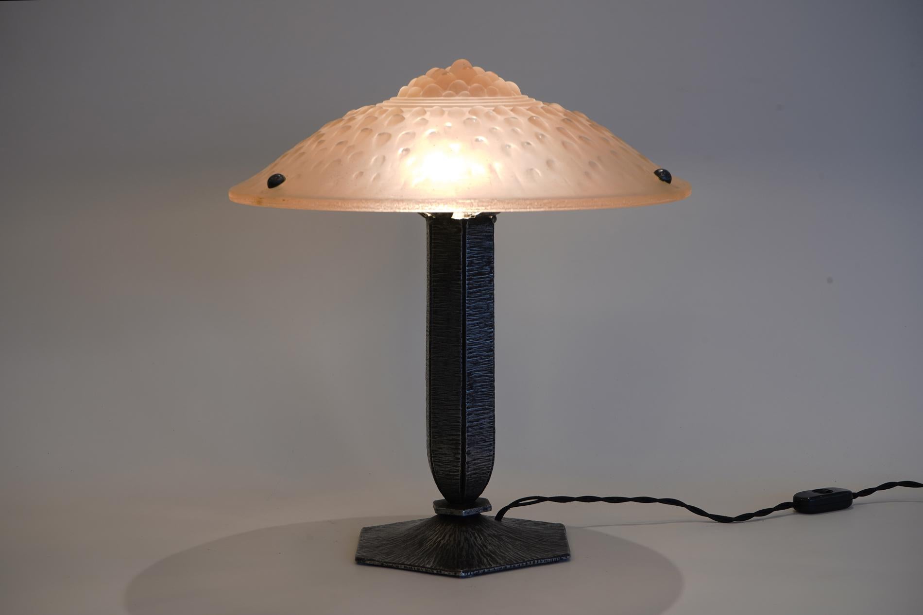 French Art Deco table lamp by Frères Muller Luneville  In Excellent Condition For Sale In SAINT-OUEN-SUR-SEINE, FR