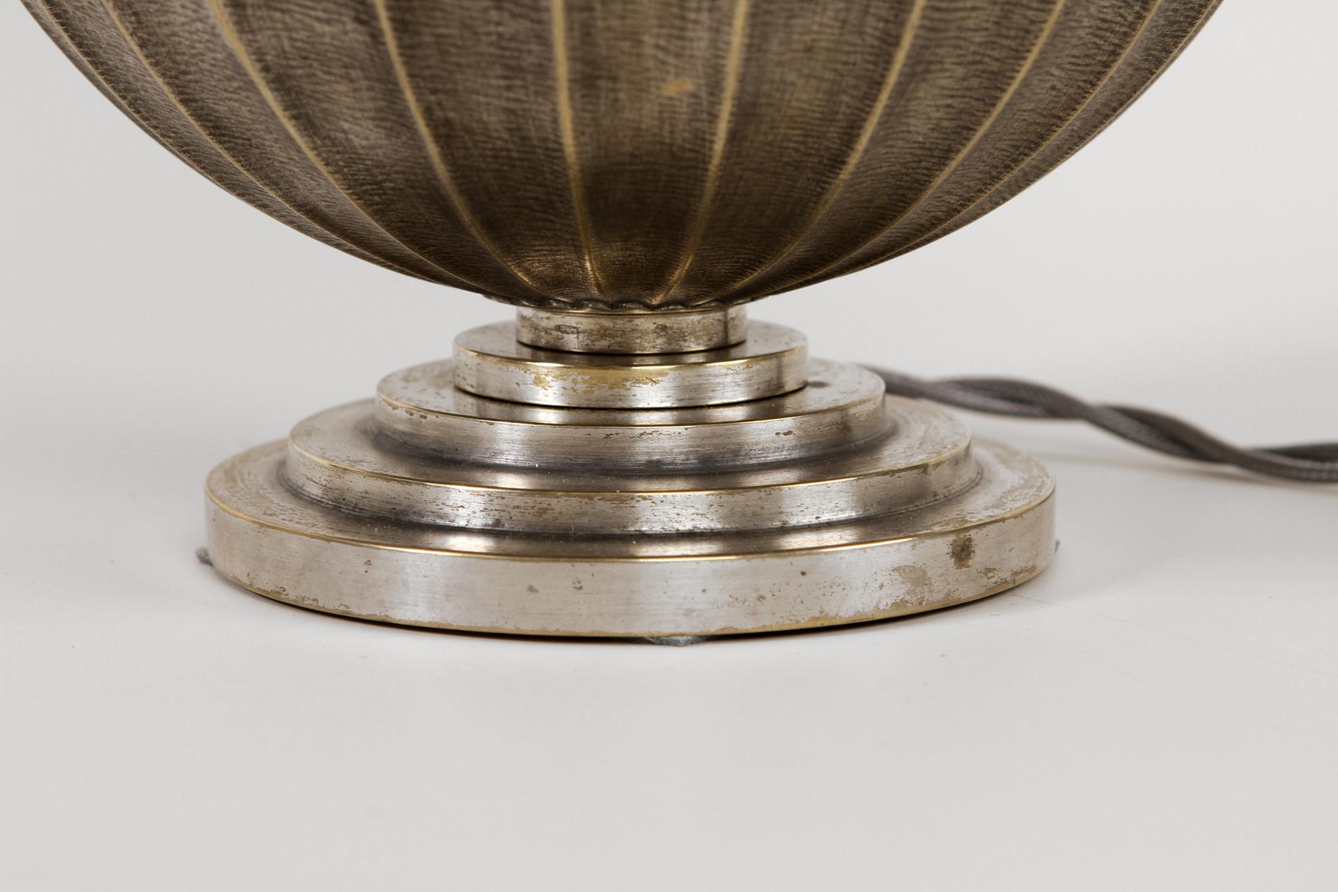 Bronze Lampe de table Art déco française par Genet & Michon en vente