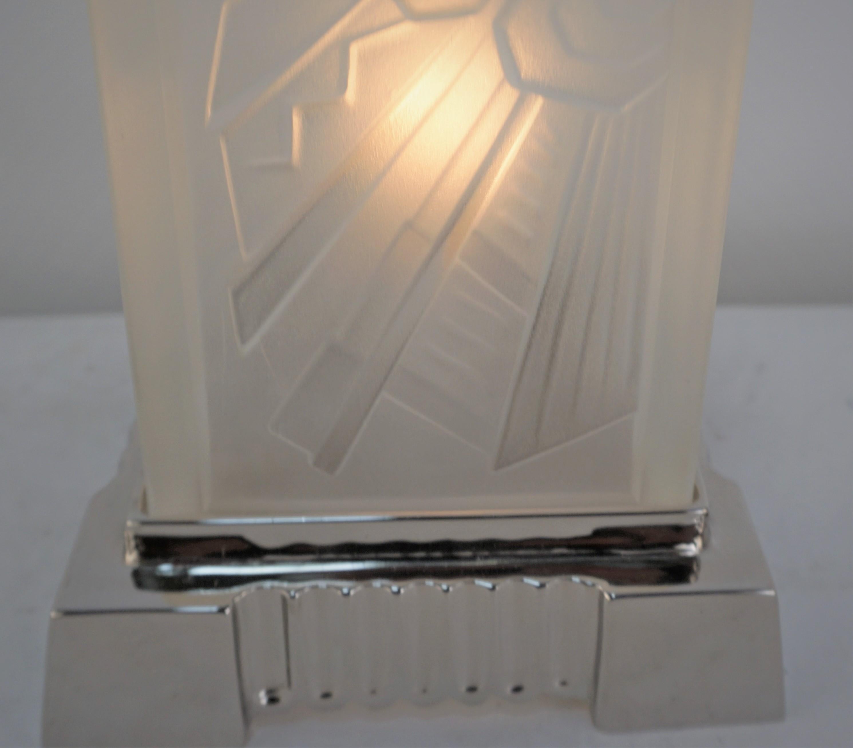 French Art Deco Table Lamp by Hanots In Good Condition For Sale In Fairfax, VA