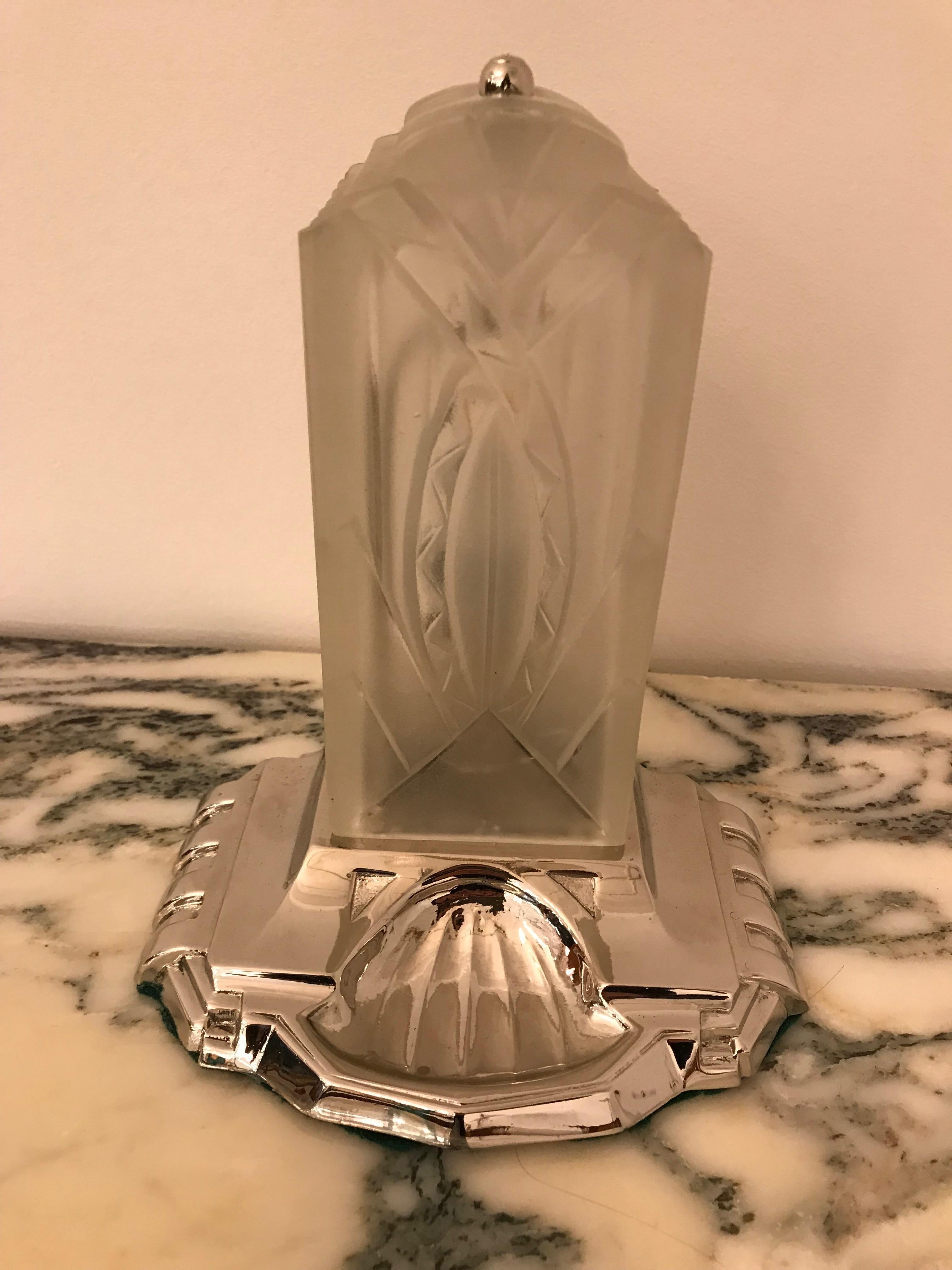 Lampe de table Art Déco française par Hugue Excellent état - En vente à North Bergen, NJ