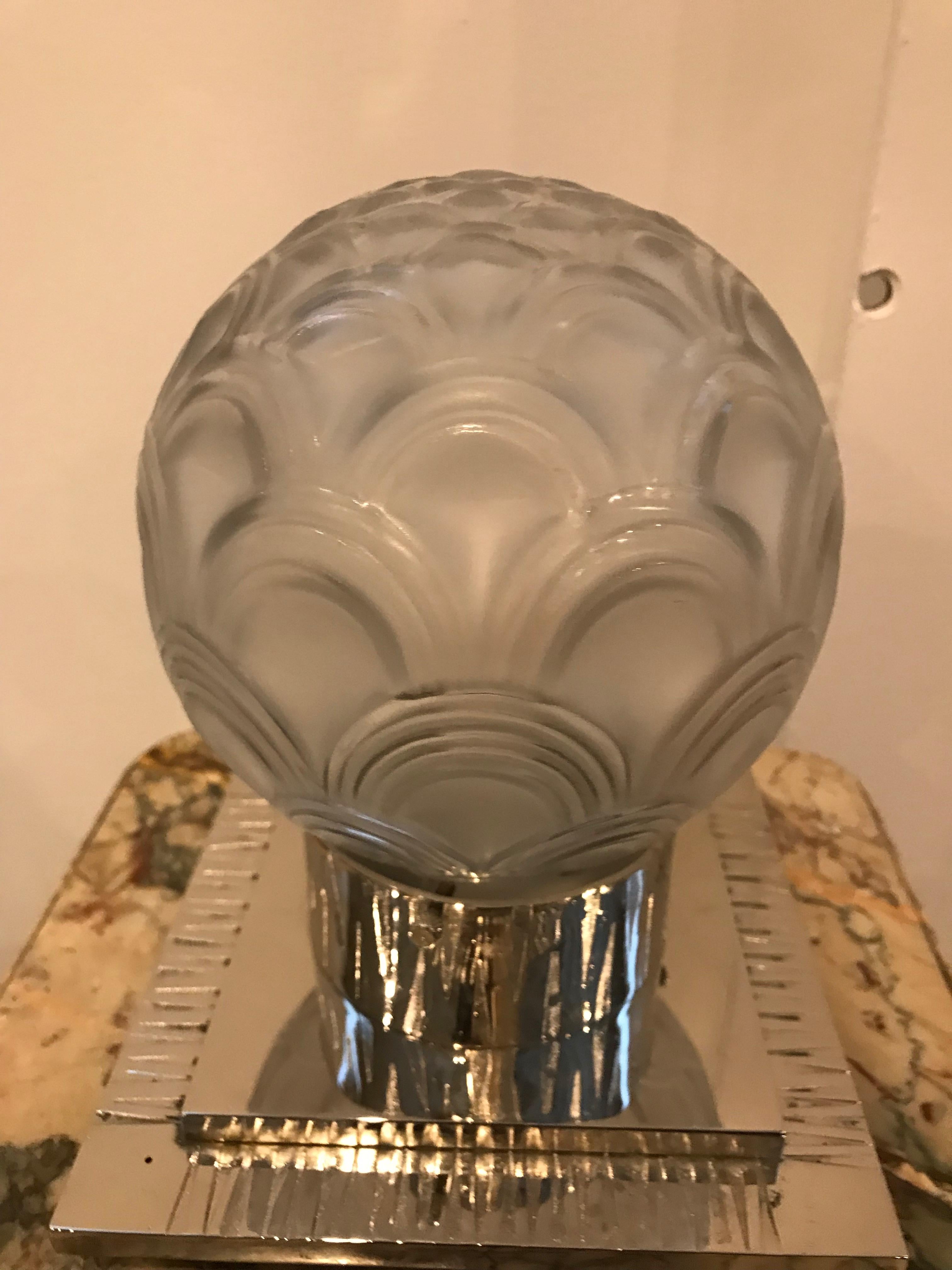 Lampe de Table Art Déco Française par Pierre D'avesn Excellent état - En vente à North Bergen, NJ