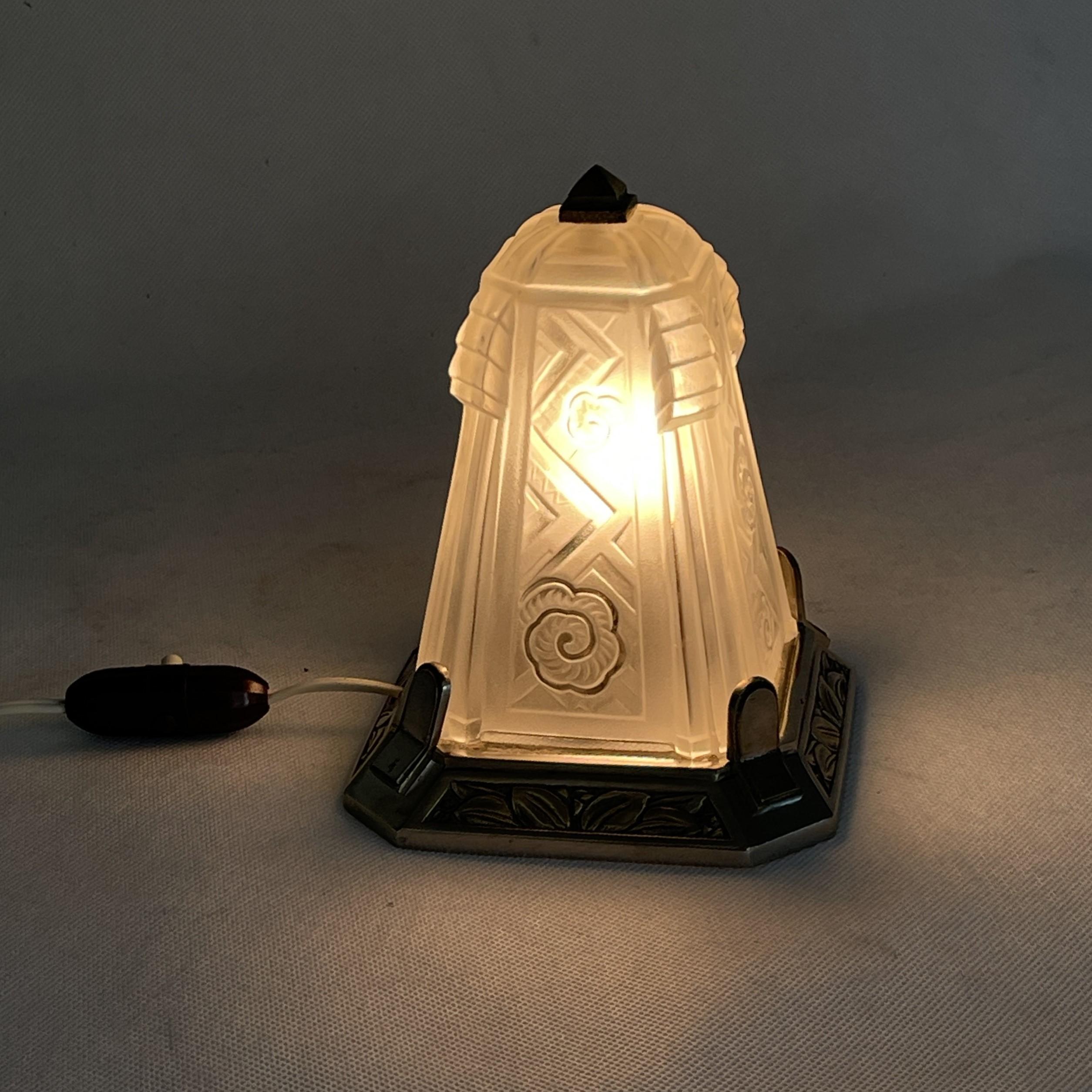French Art Deco Table Lamp by Sabino, 1930s 3