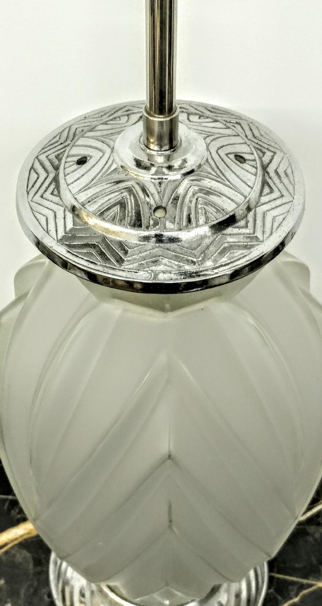 French Art Deco Table Lamp by Sabino In Good Condition For Sale In Long Island City, NY