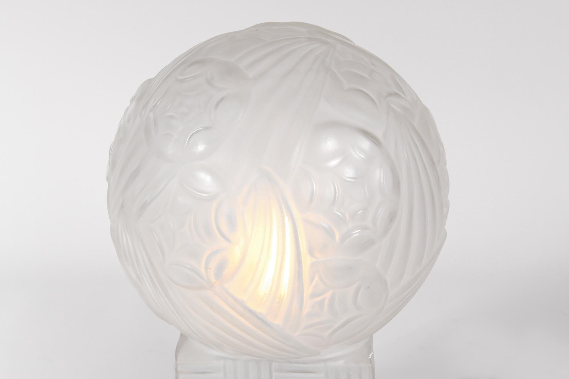 Européen Lampe de table Art Déco française par Sabino  en vente