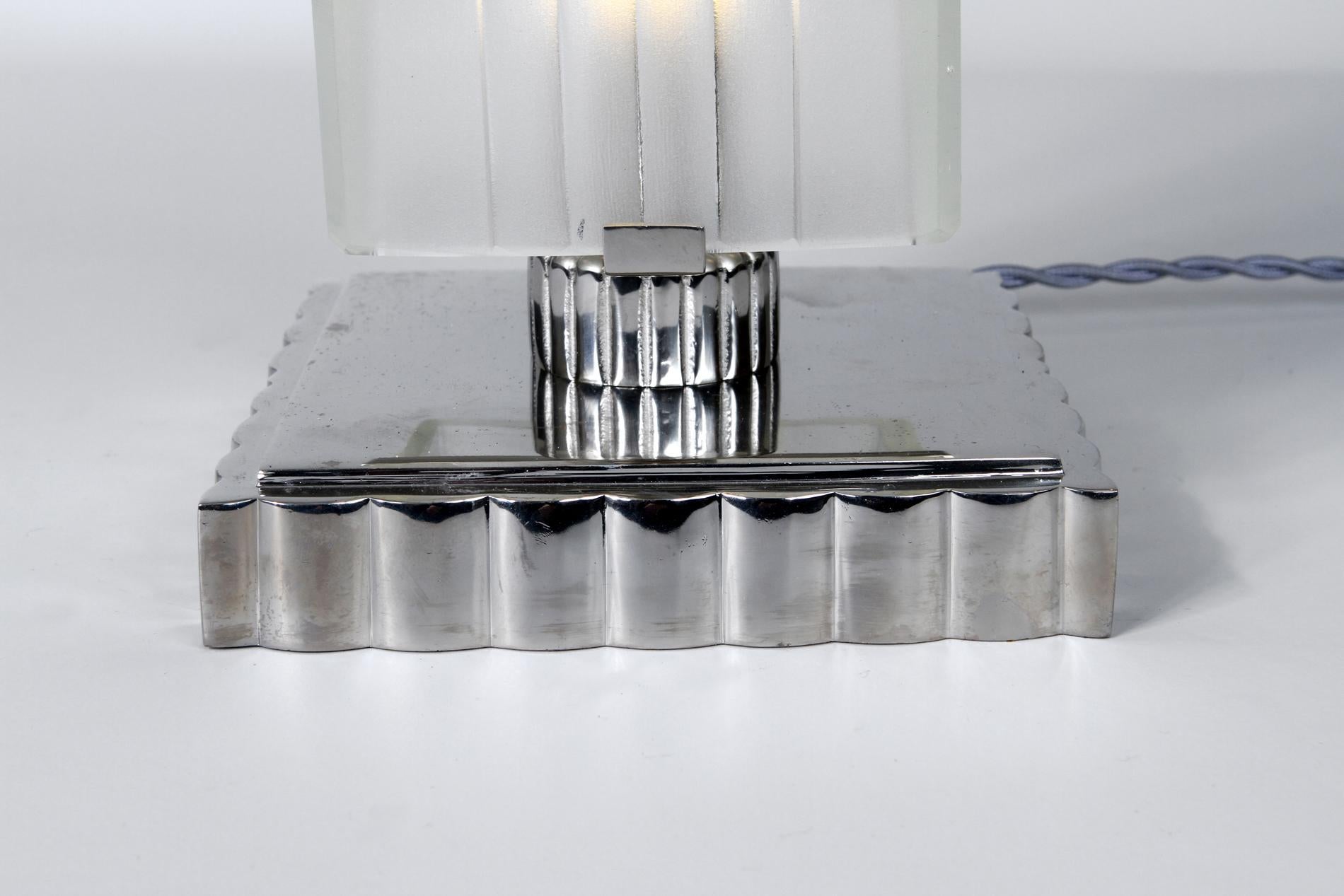 Bronze French Art Deco table lamp by Sabino For Sale