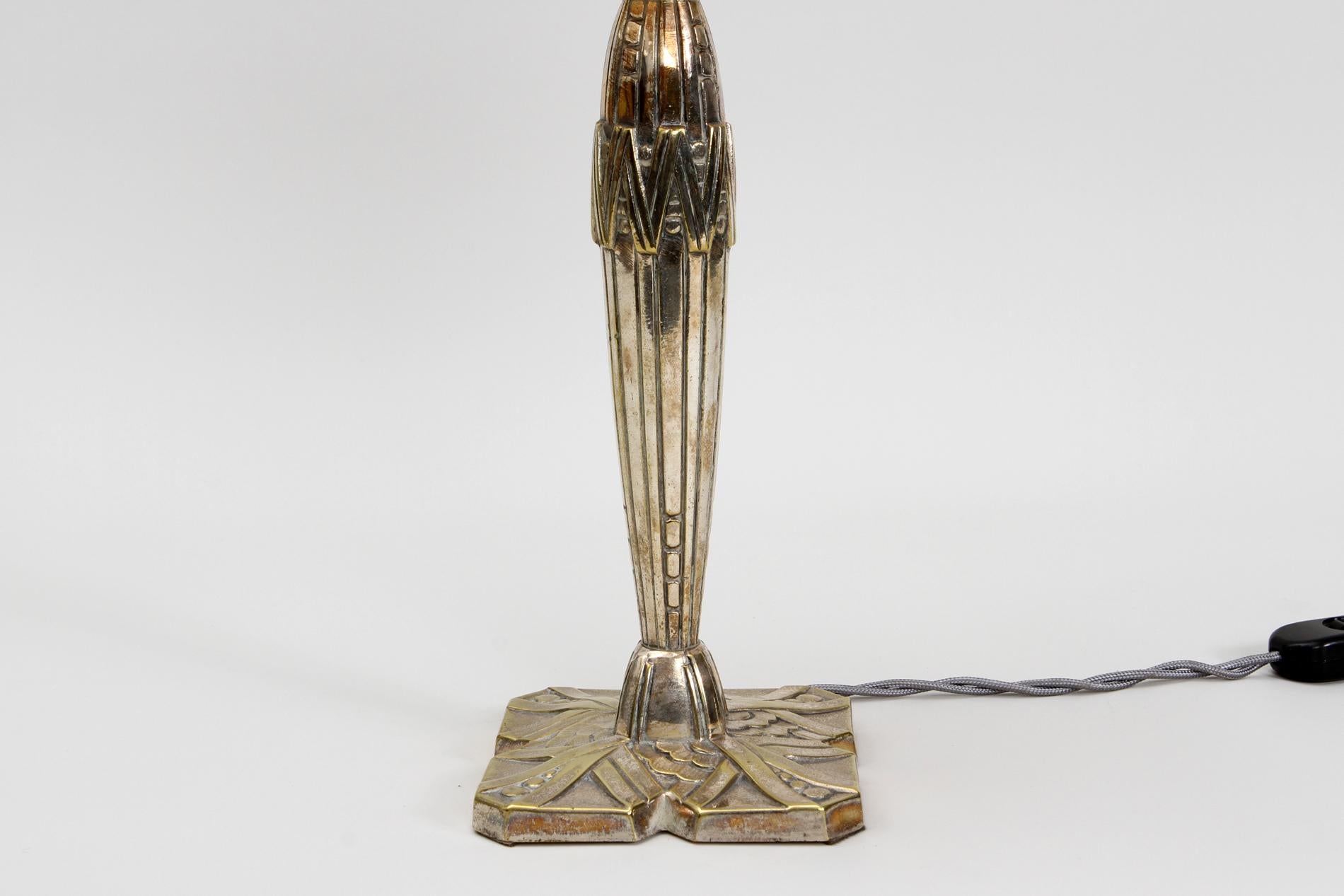 Francese Lampada da tavolo Art Deco francese di Sabino modello a cascata in vendita