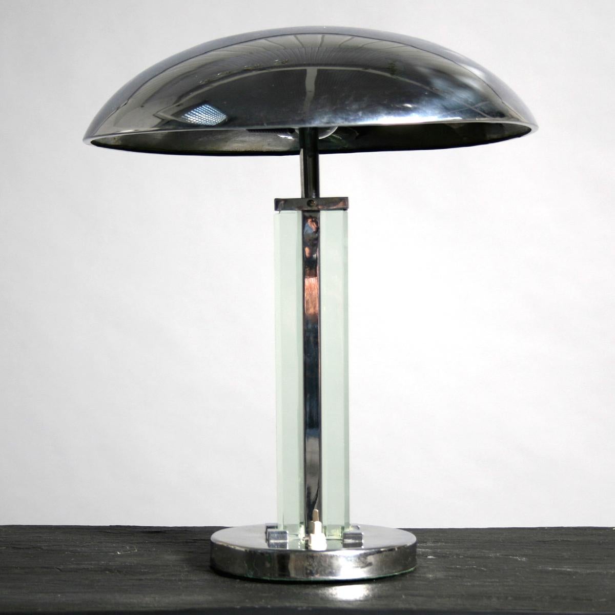 Français Lampe de table Art Déco en laiton et chrome nickelé en vente