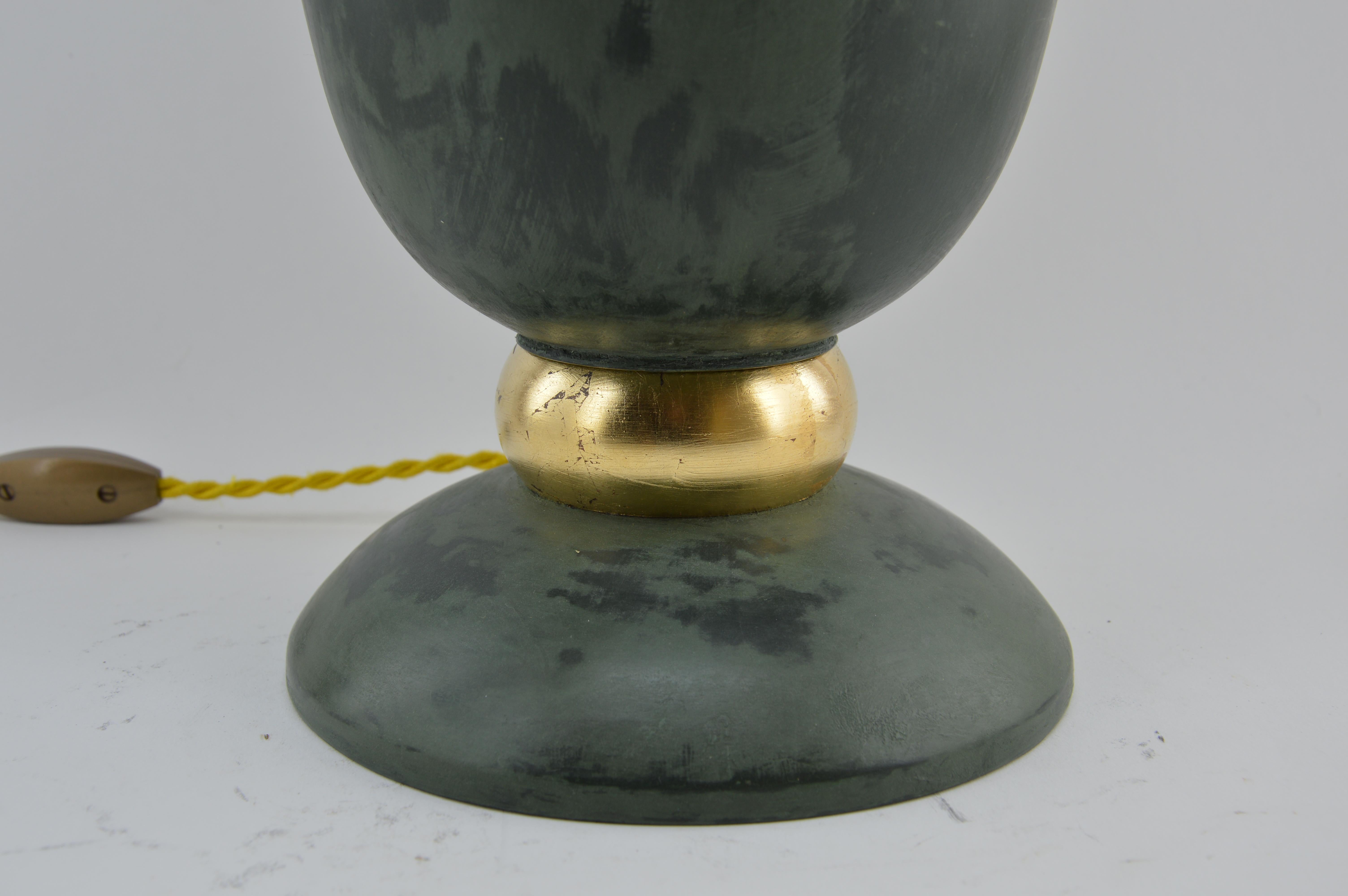 Mid-20th Century French Art Deco Table Lamp in the Shape of Jean Dunand Lamps, Gold Leaf, 1930 For Sale