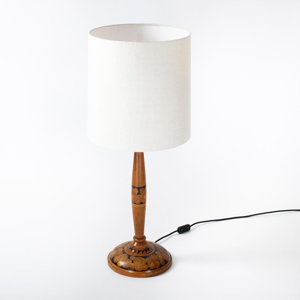 Painted French Art Deco Table Lamp in Walnut with Stylized Floral Decoration 1920s For Sale