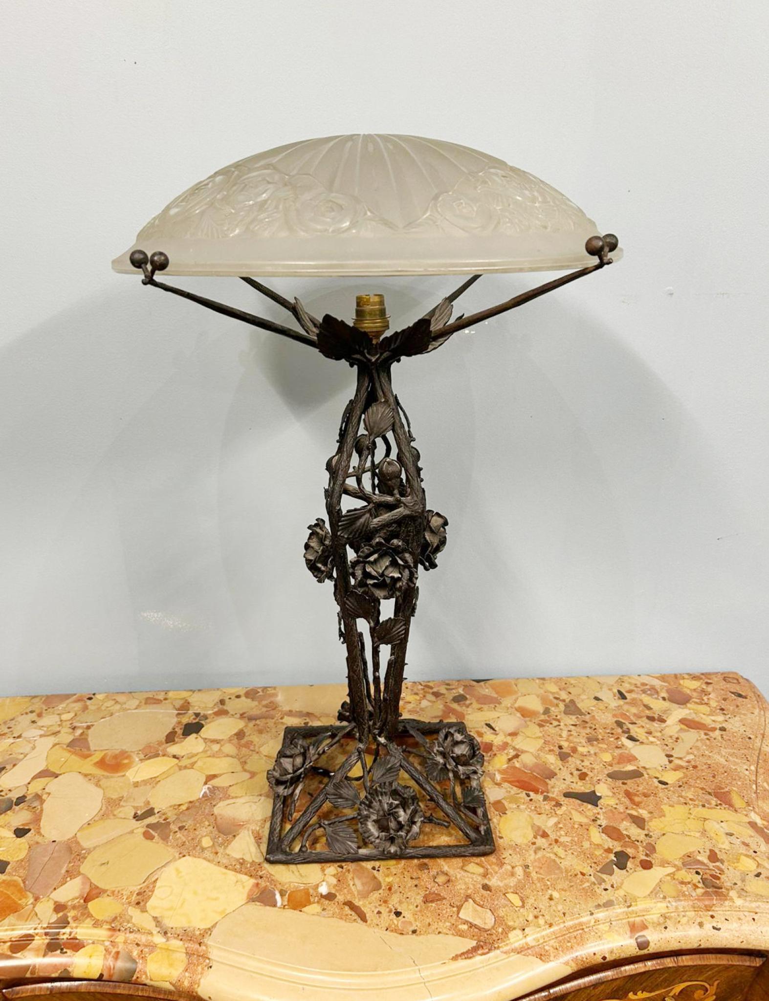 Lampe de table Art Déco en fer Verre dépoli Lumière 1930 Bon état - En vente à Potters Bar, GB