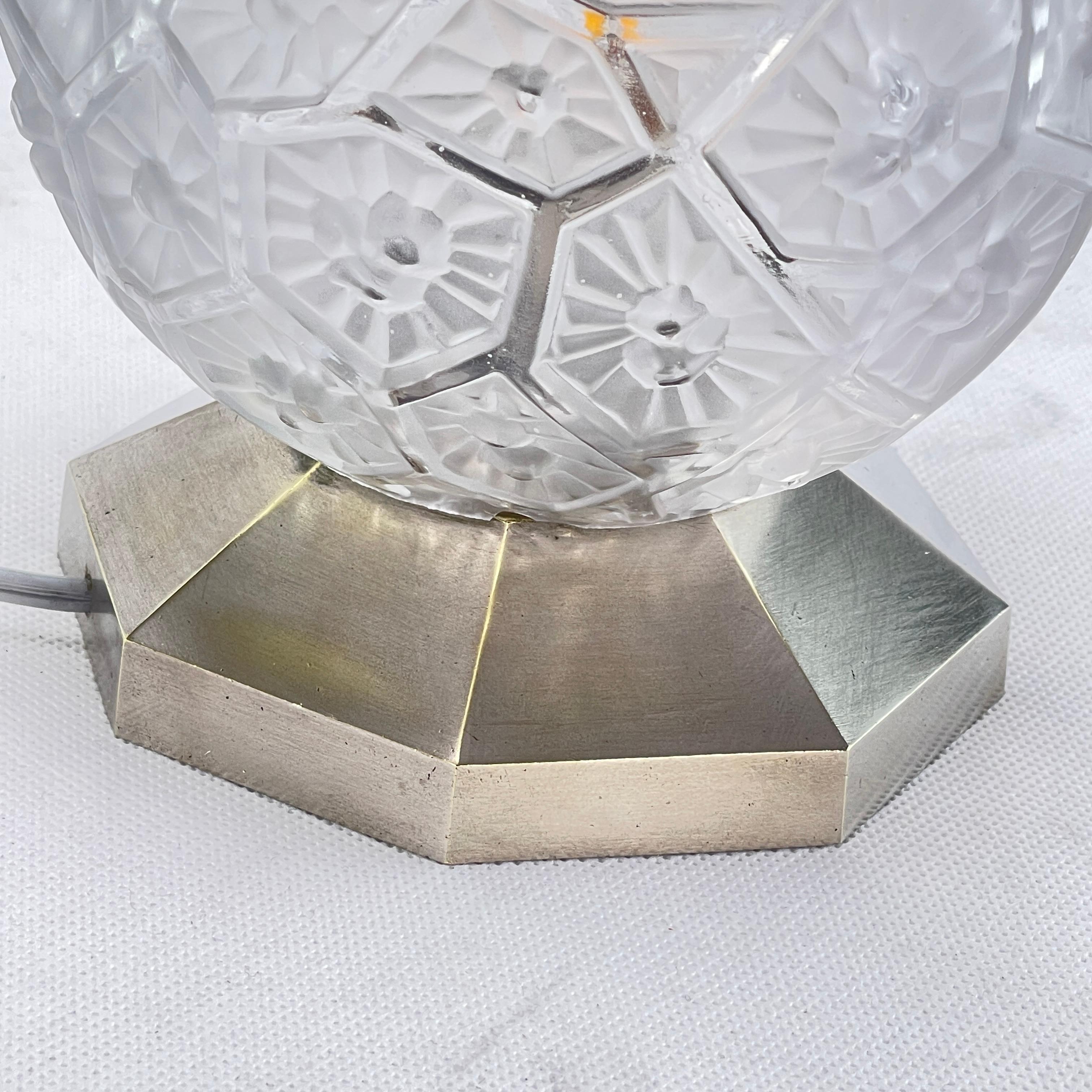 French Art Deco Table Lamp, machine age, 1930s In Good Condition For Sale In Bingen am Rhein, RP