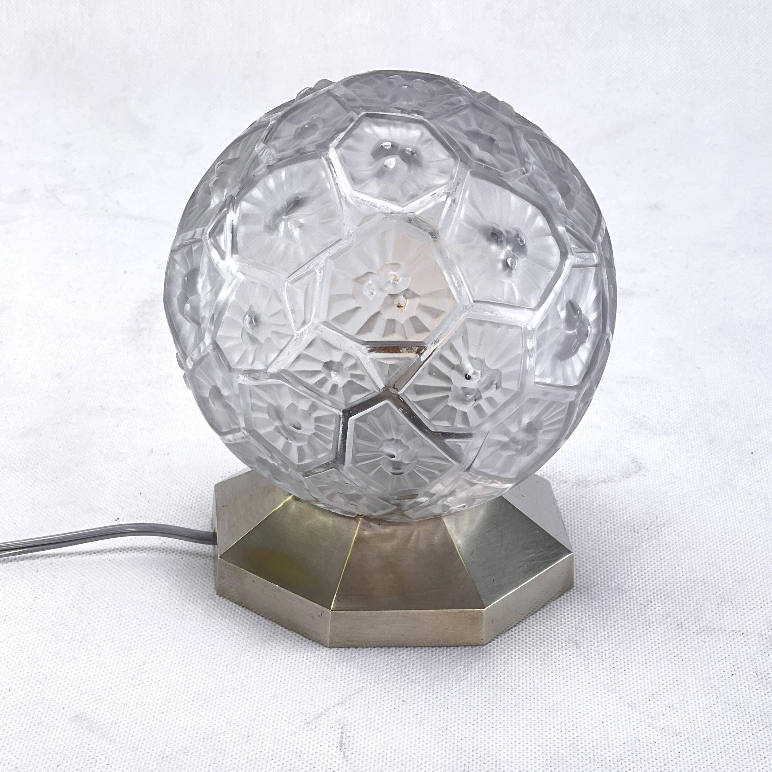 Lampe de table Art déco française, âge de la machine, années 1930 en vente 1