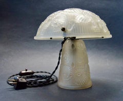 Französische Art Deco Tischlampe Pilzform aus Glas