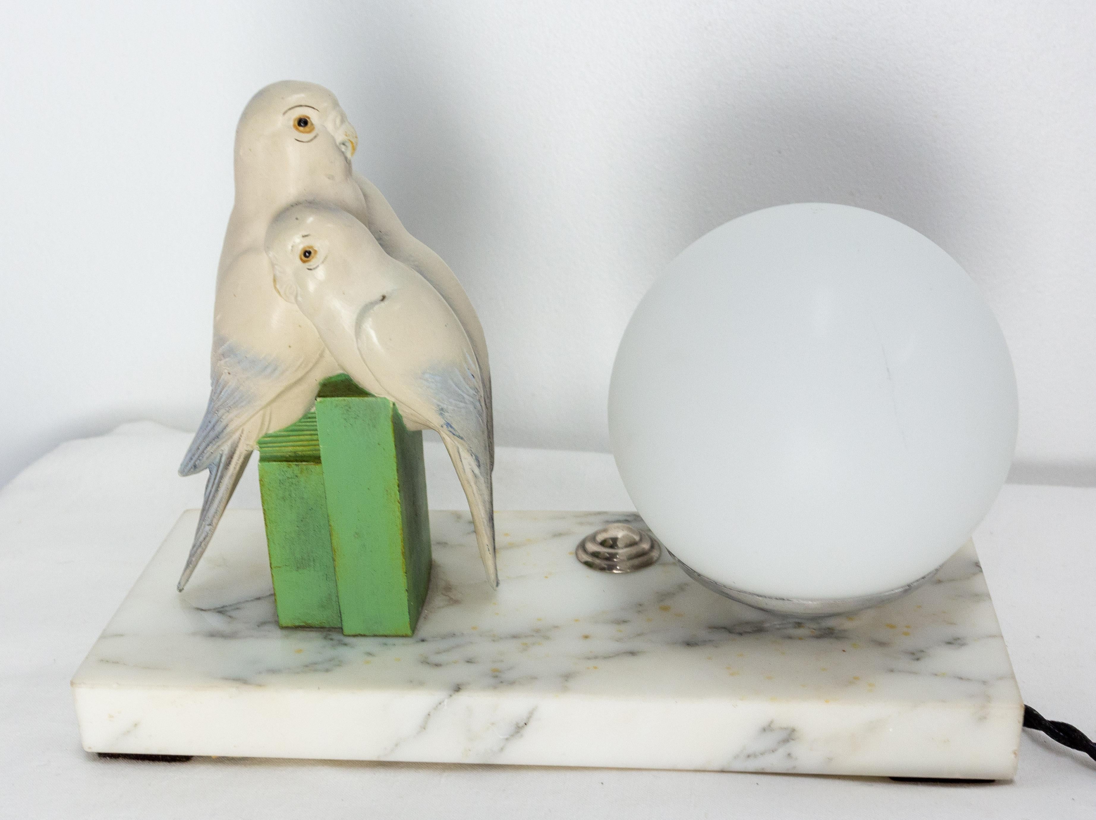 Mid-20th Century French Art Deco Table Lamp, Painted Spelter & Marble, Three Parakeets, c. 1930 For Sale