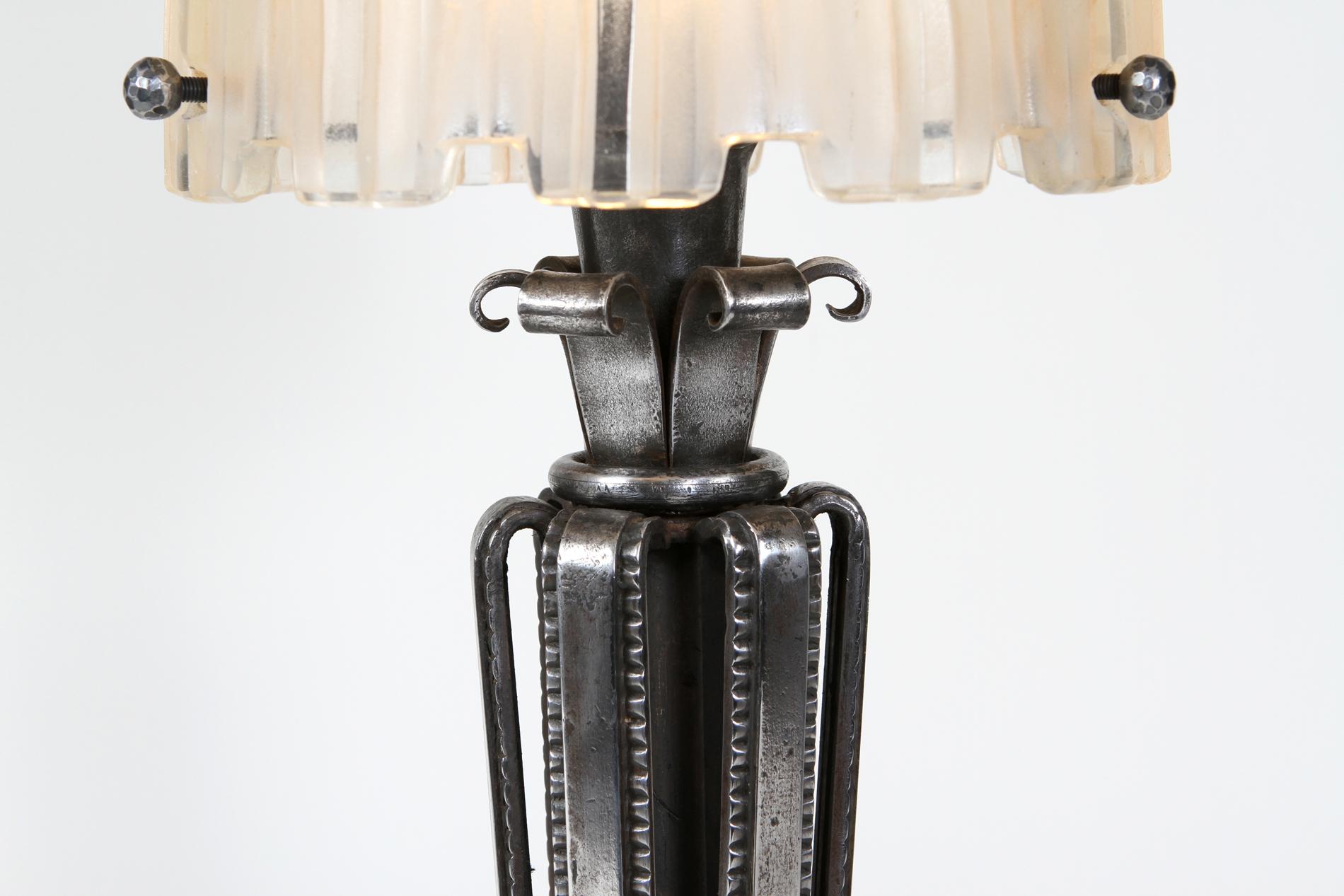20ième siècle Lampe de table Art déco française Sabino et Paul Kiss en vente