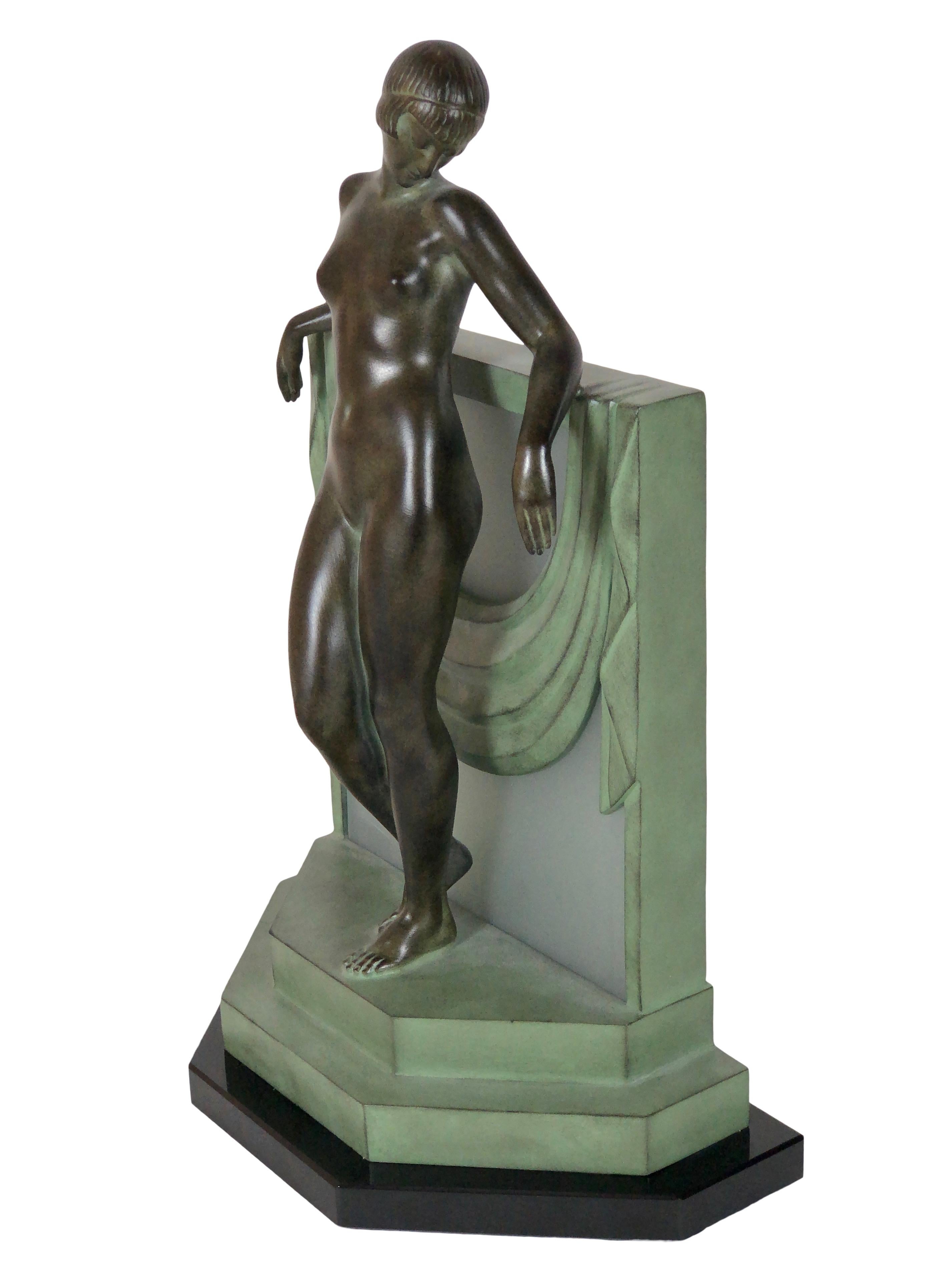 Französische Art-Déco-Tischlampe, Serenit-Skulptur von Fayral Original Max Le Verrier (Art déco) im Angebot