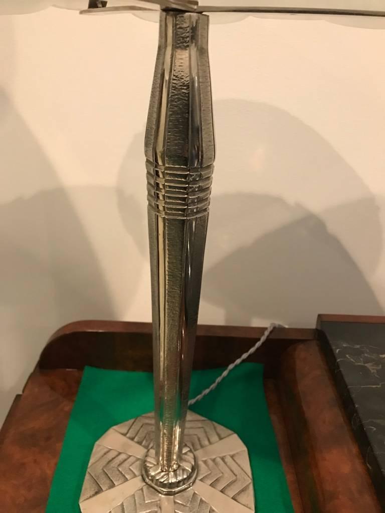 French Art Deco Table Lamp Signed by Sabino with Geometric Motif In Good Condition For Sale In North Bergen, NJ