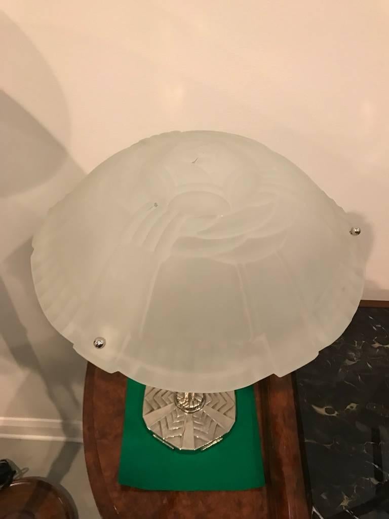 Lampe de table Art Déco française signée par Sabino avec motif géométrique Bon état - En vente à North Bergen, NJ