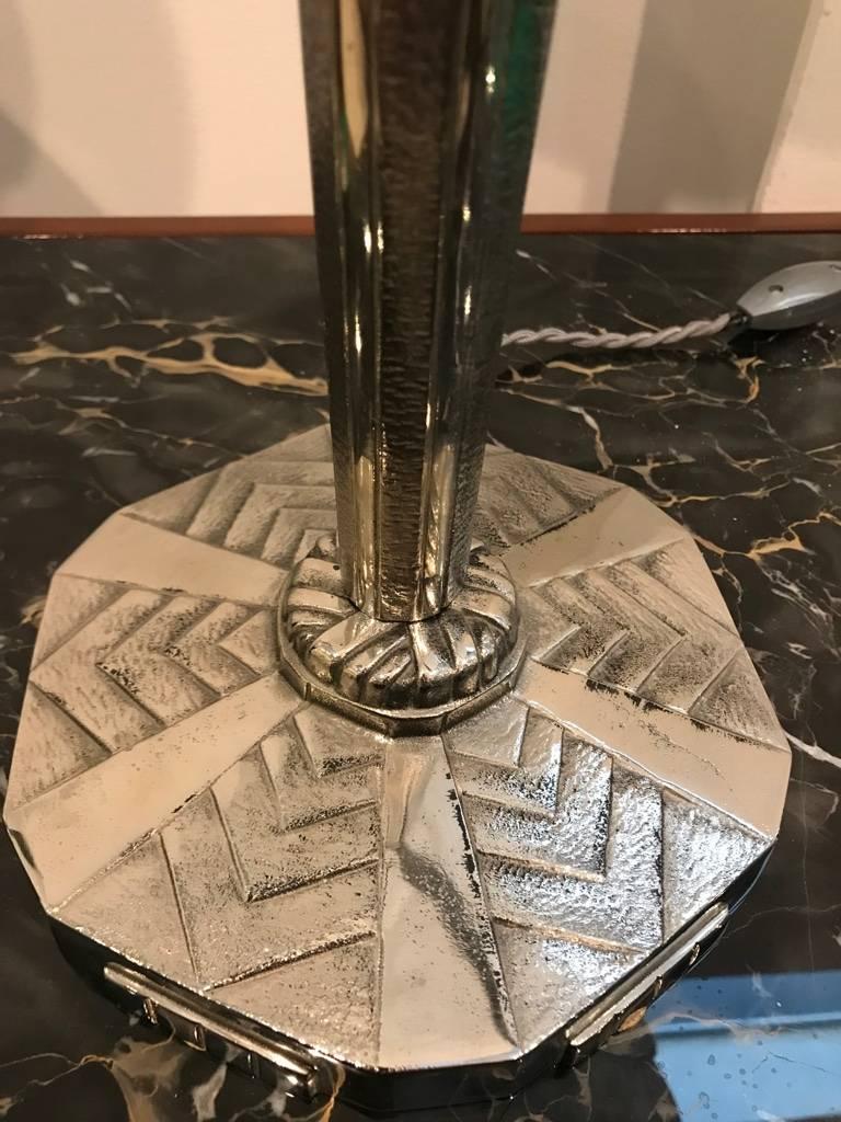 French Art Deco Table Lamp Signed by Sabino with Geometric Motif For Sale 3