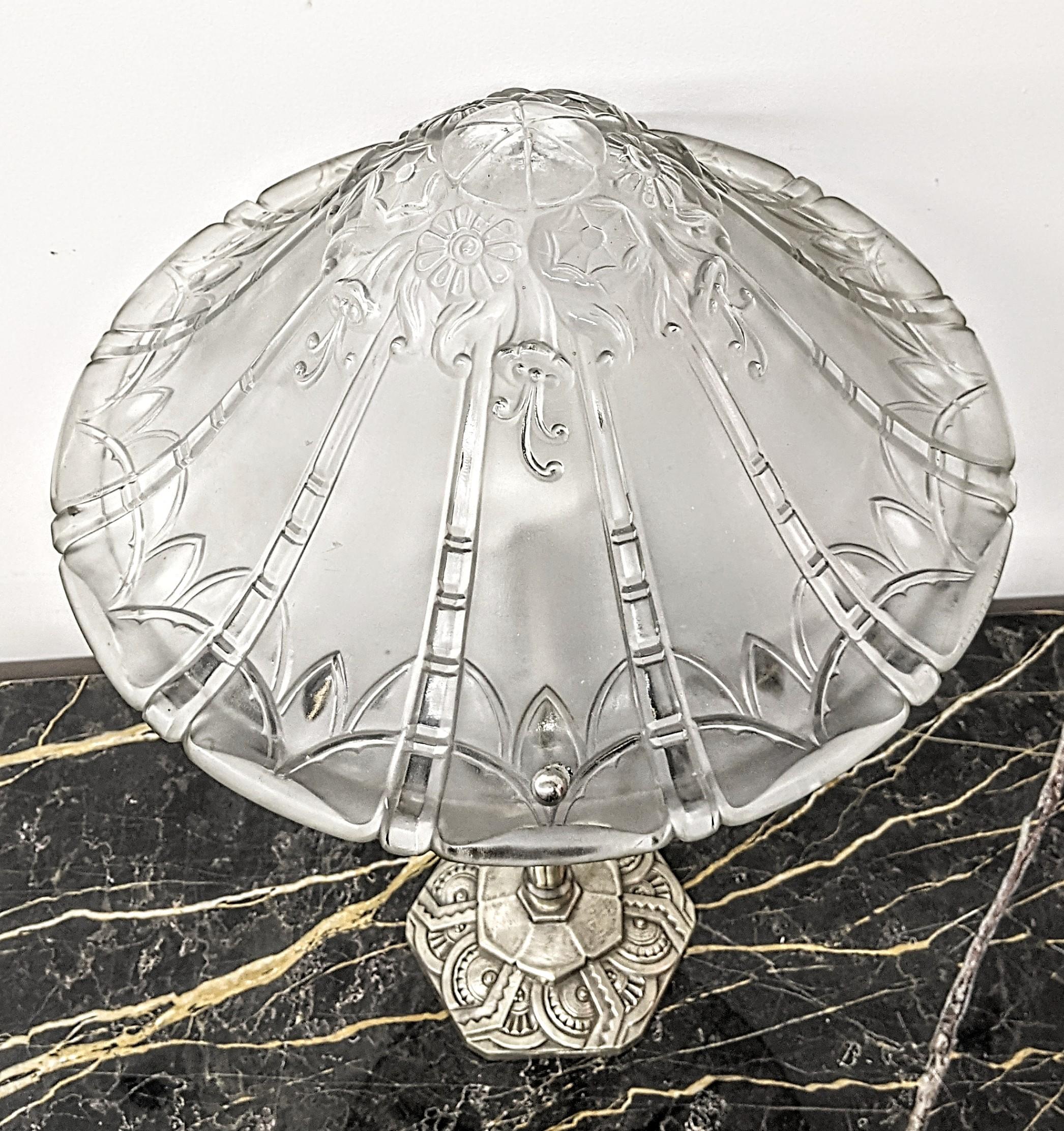 Moulage Lampe de Table Art Déco Française Signée Lorrain Nancy France en vente