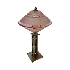 Lámpara de sobremesa francesa Art Déco con pantalla de cristal rosa esmerilado, años 30