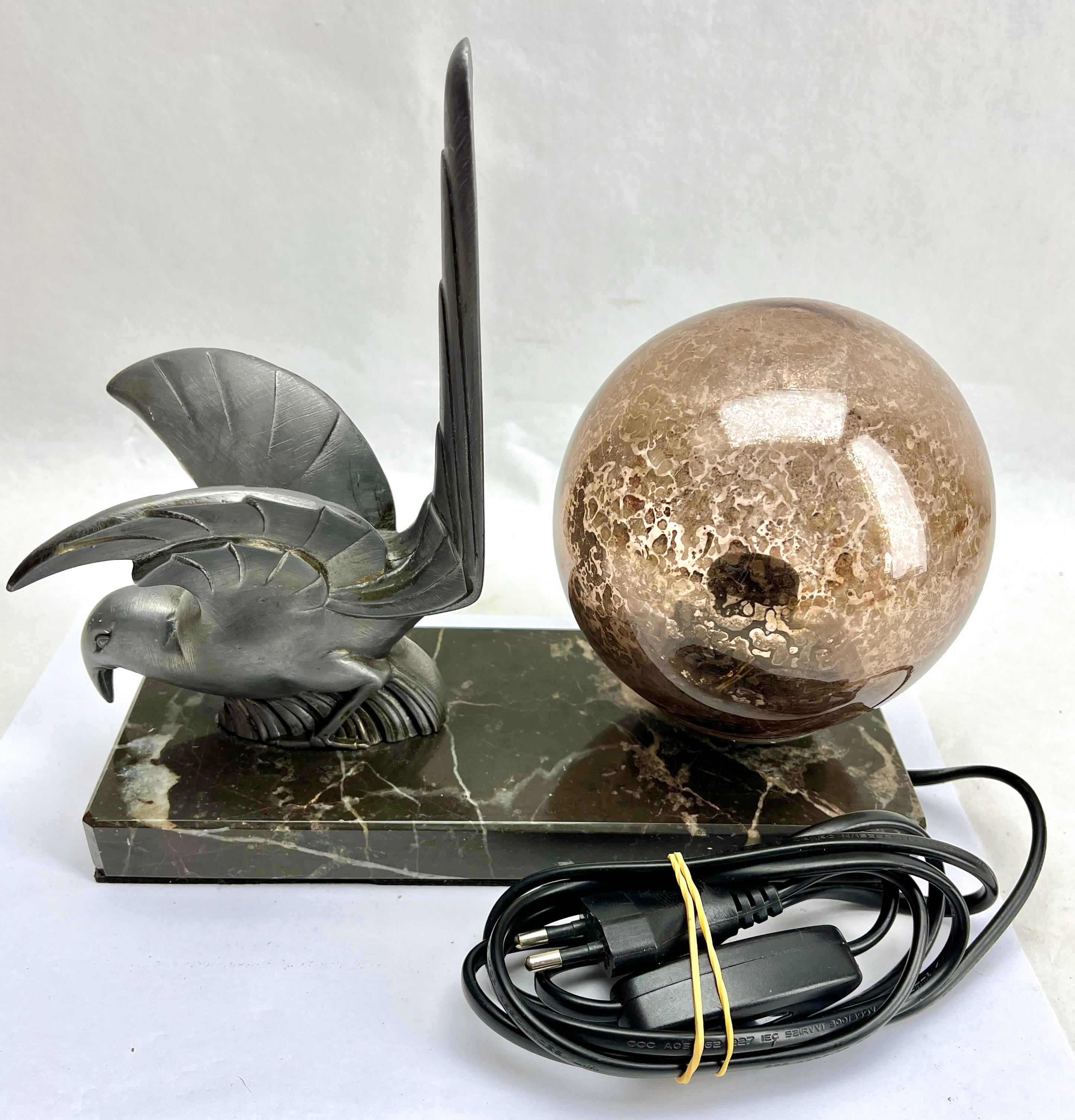 Molded French Art Deco Table Lamp with stylized Spelter Representation of Bird For Sale