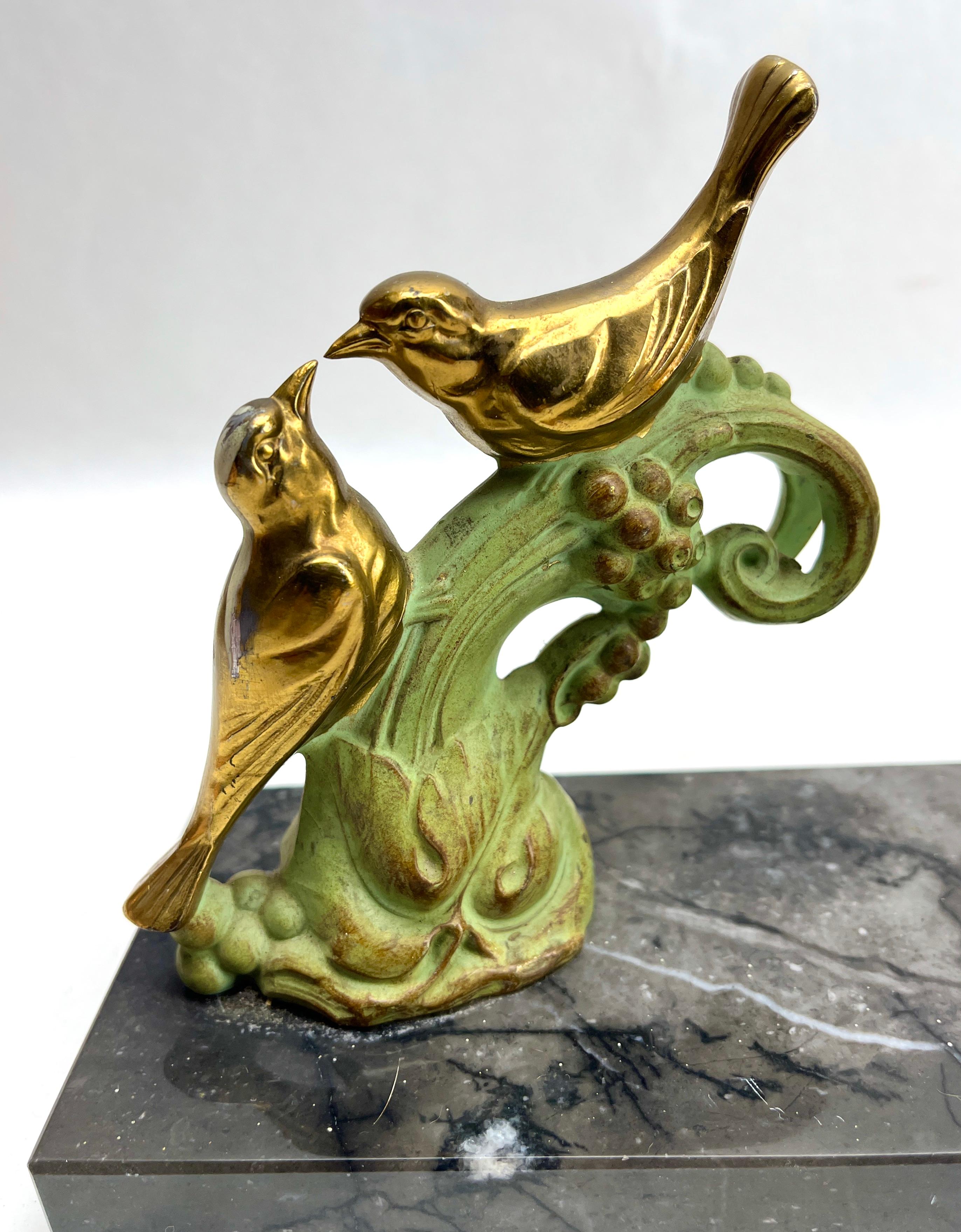 French Art Deco Table Lamp with stylized Spelter Representation of Birds For Sale 3