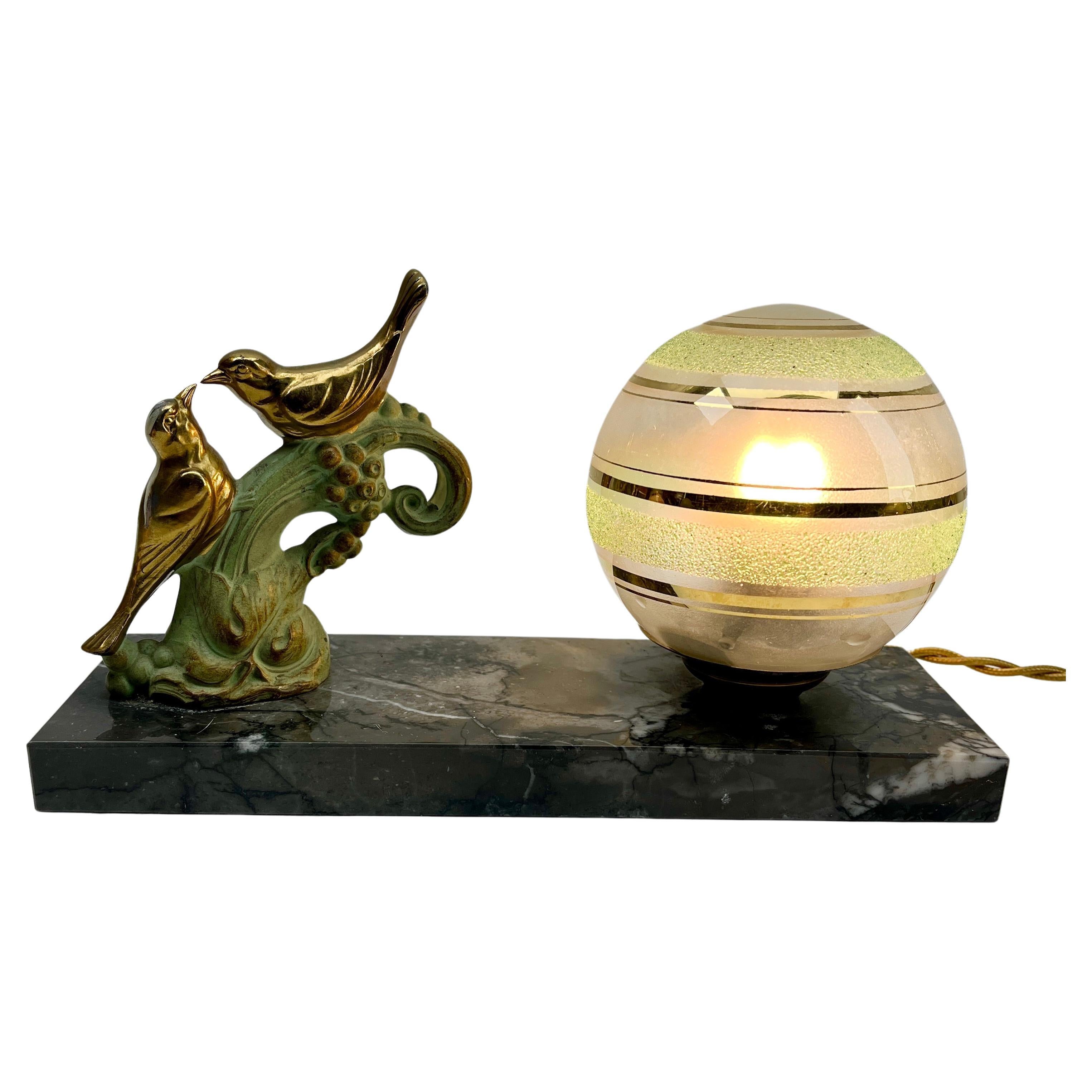 French Art Deco Table Lamp with stylized Spelter Representation of Birds For Sale