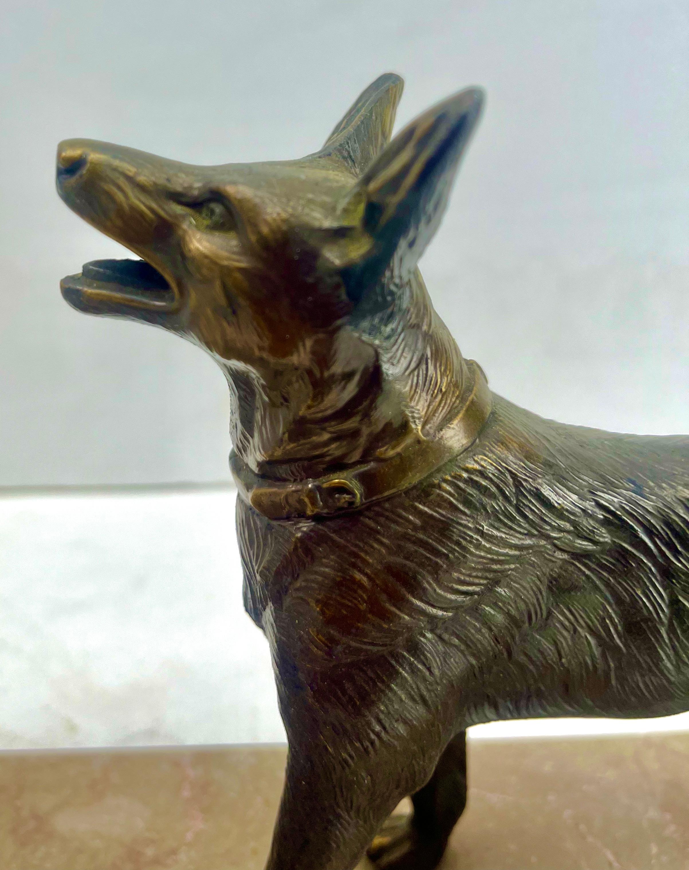 Mid-20th Century French Art Deco Table Lamp with stylized Spelter Representation of Dog For Sale