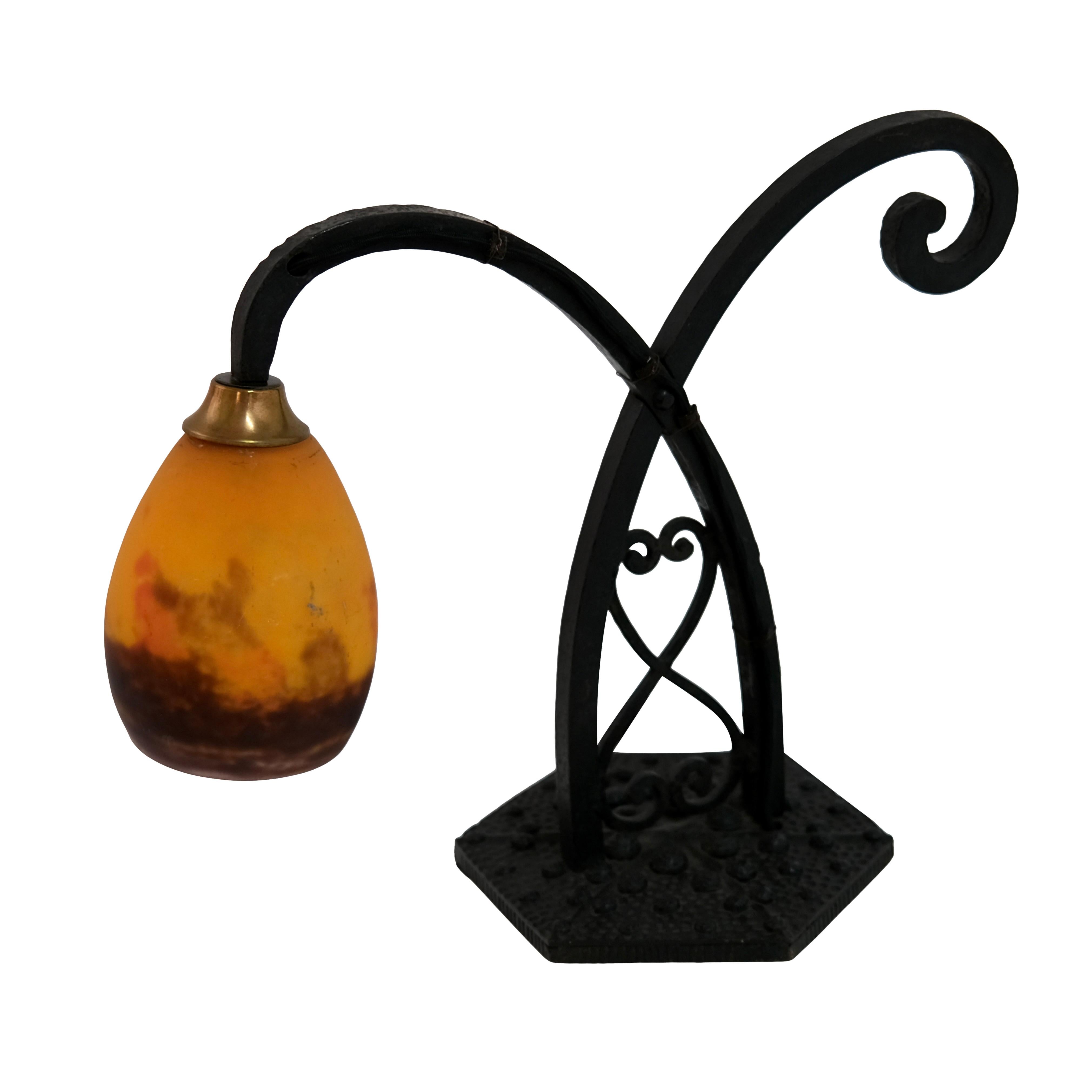 French Art Deco Table Lamp with Wrought Iron Mount and Signed Glass by Degué In Fair Condition For Sale In Ulm, DE