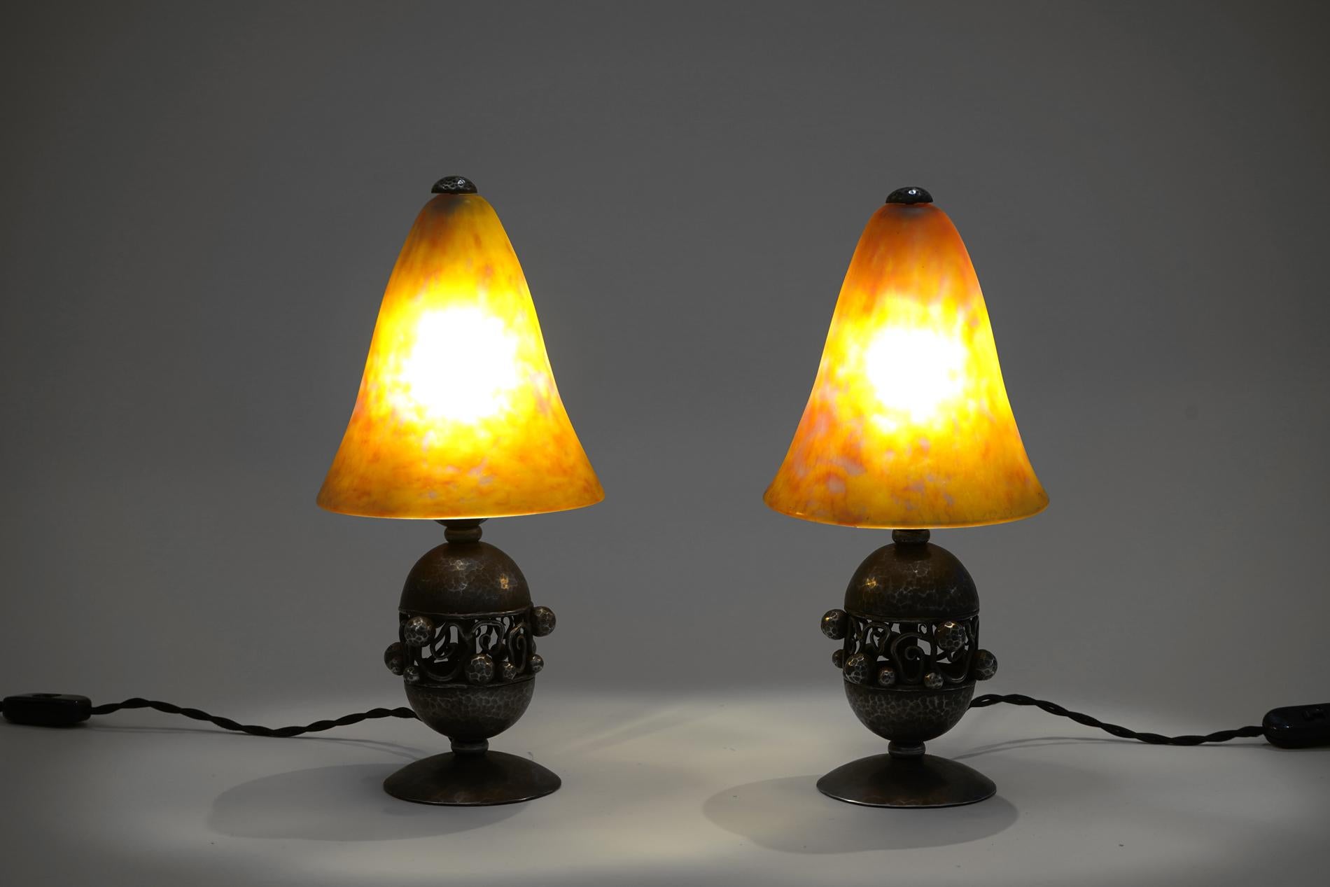 French Art Deco table lamps by Edgar Brandt and Daum In Excellent Condition For Sale In SAINT-OUEN-SUR-SEINE, FR