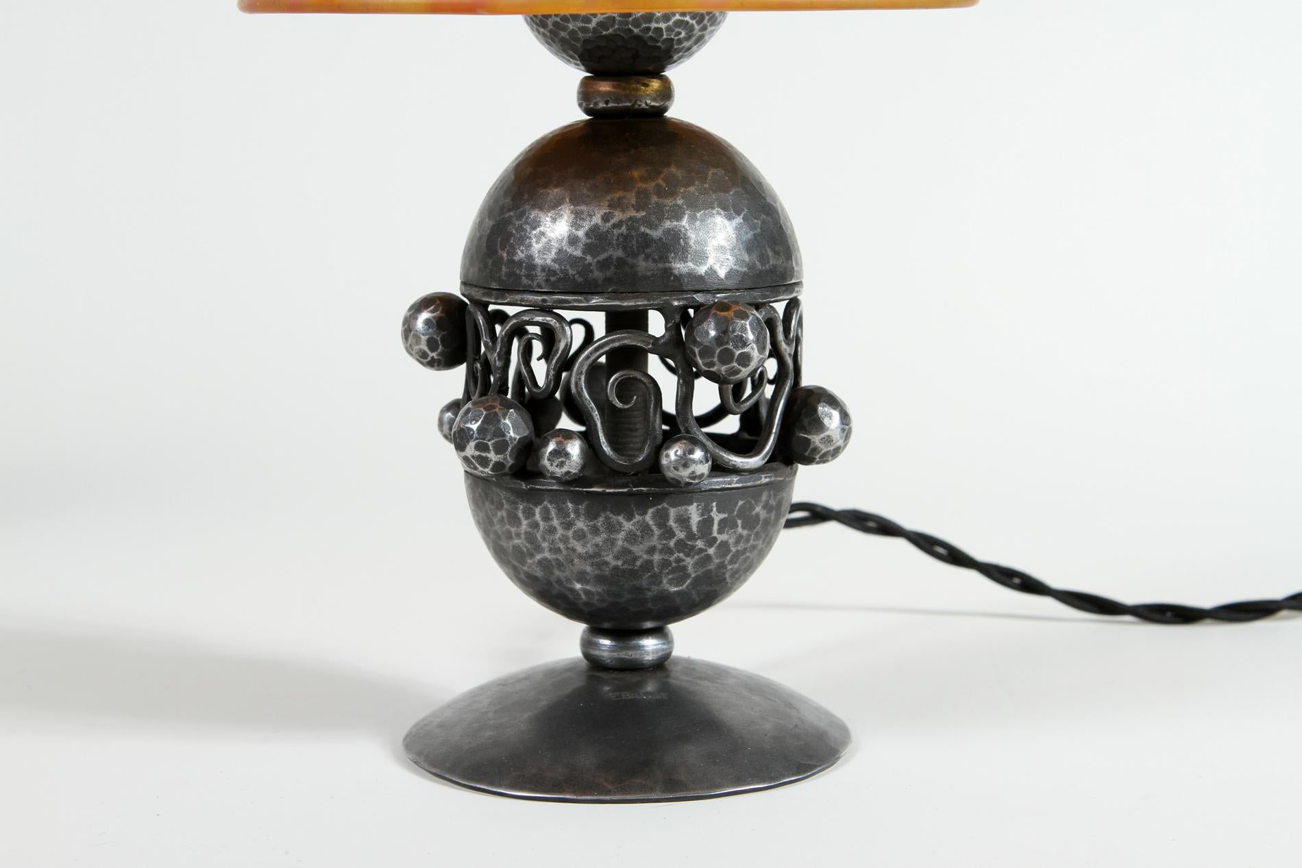 Lampes de table Art déco françaises d'Edgar Brandt et Daum en vente 2