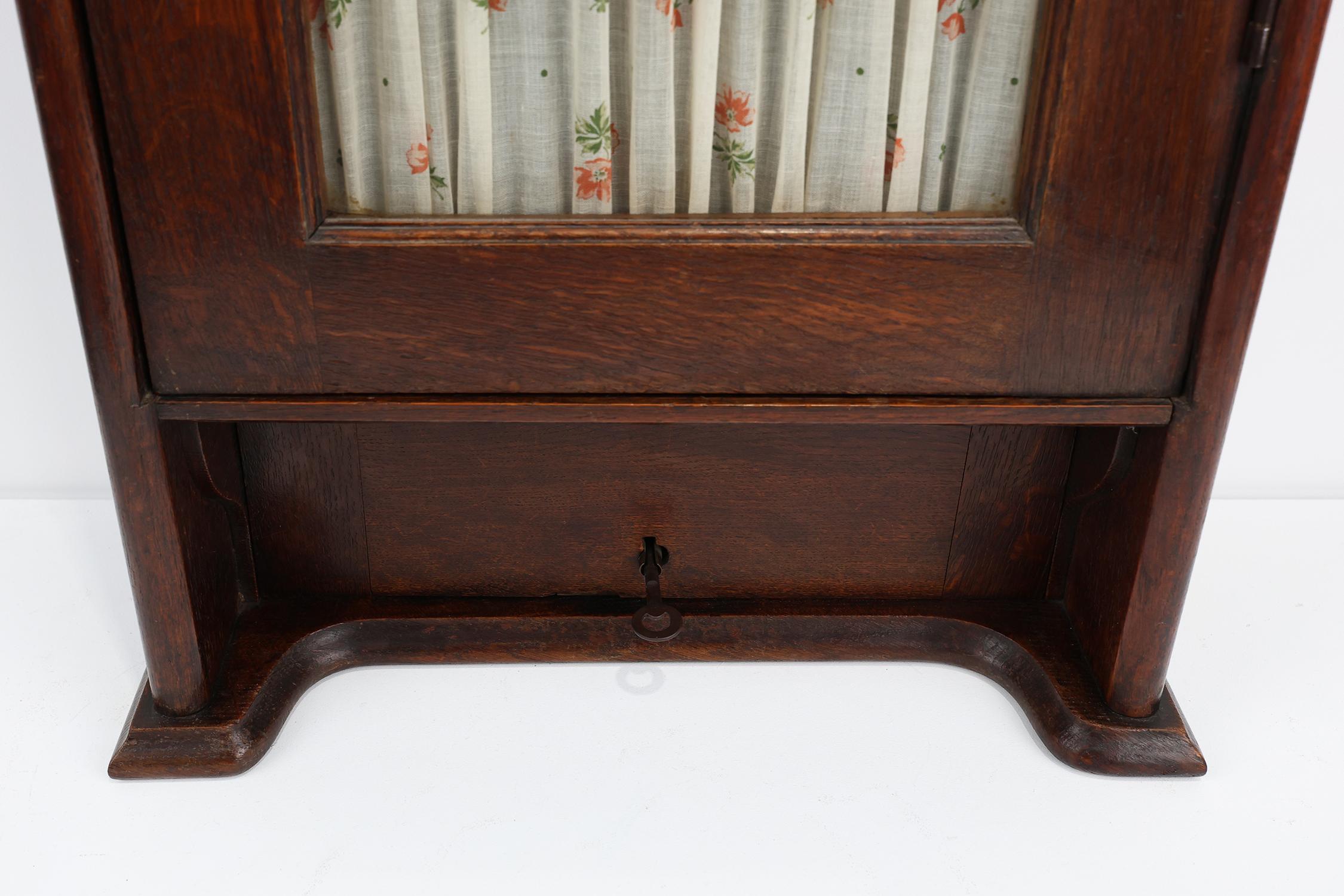 French Art Deco tall cabinet with glass door and hidden compartiment, ca. 1920 For Sale 5