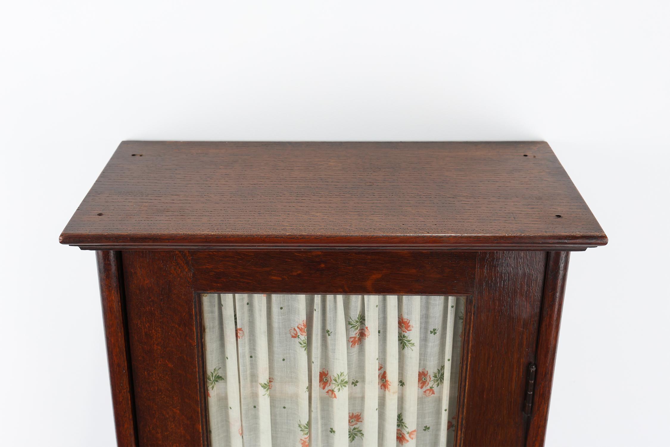 French Art Deco tall cabinet with glass door and hidden compartiment, ca. 1920 For Sale 8