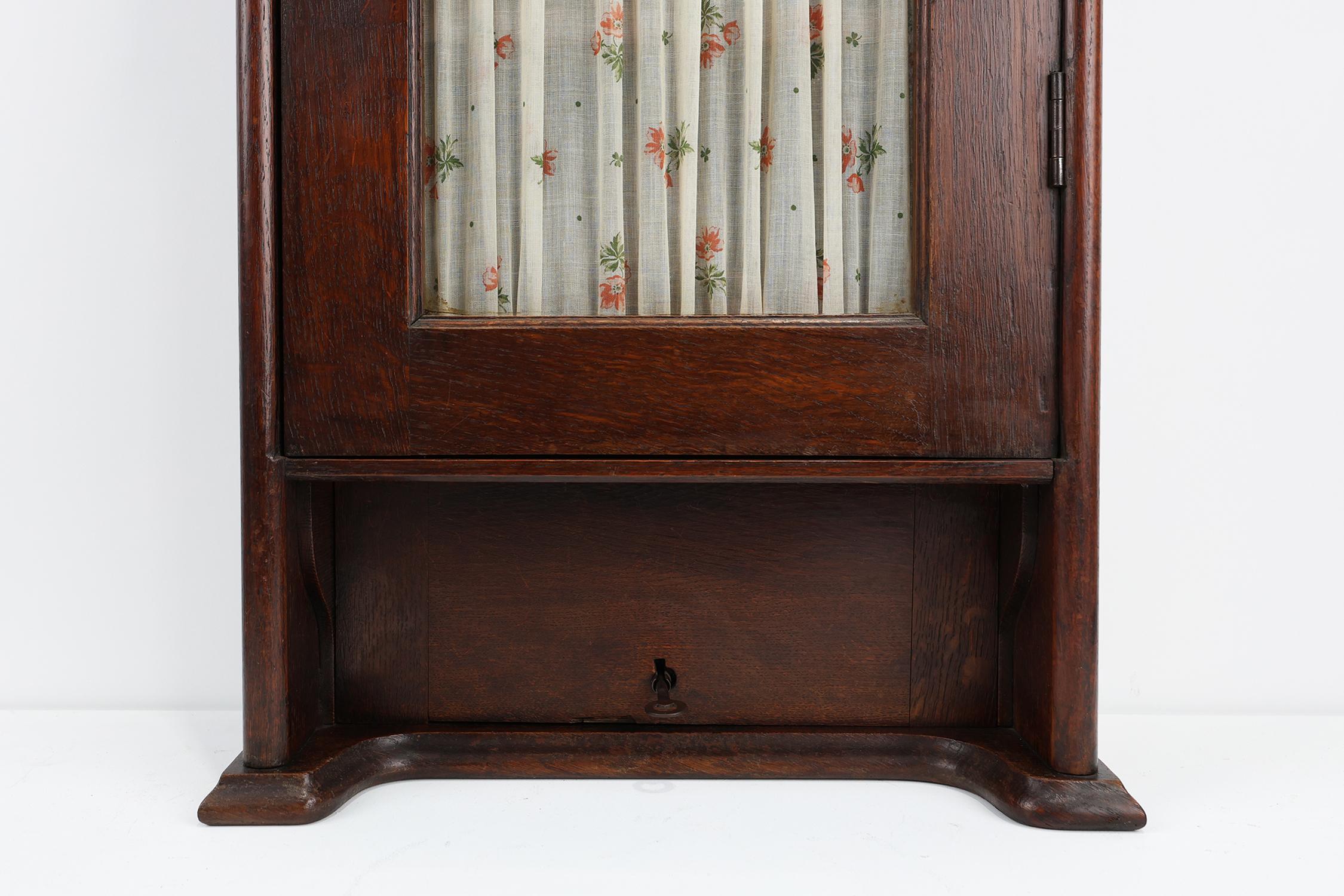 French Art Deco tall cabinet with glass door and hidden compartiment, ca. 1920 For Sale 4