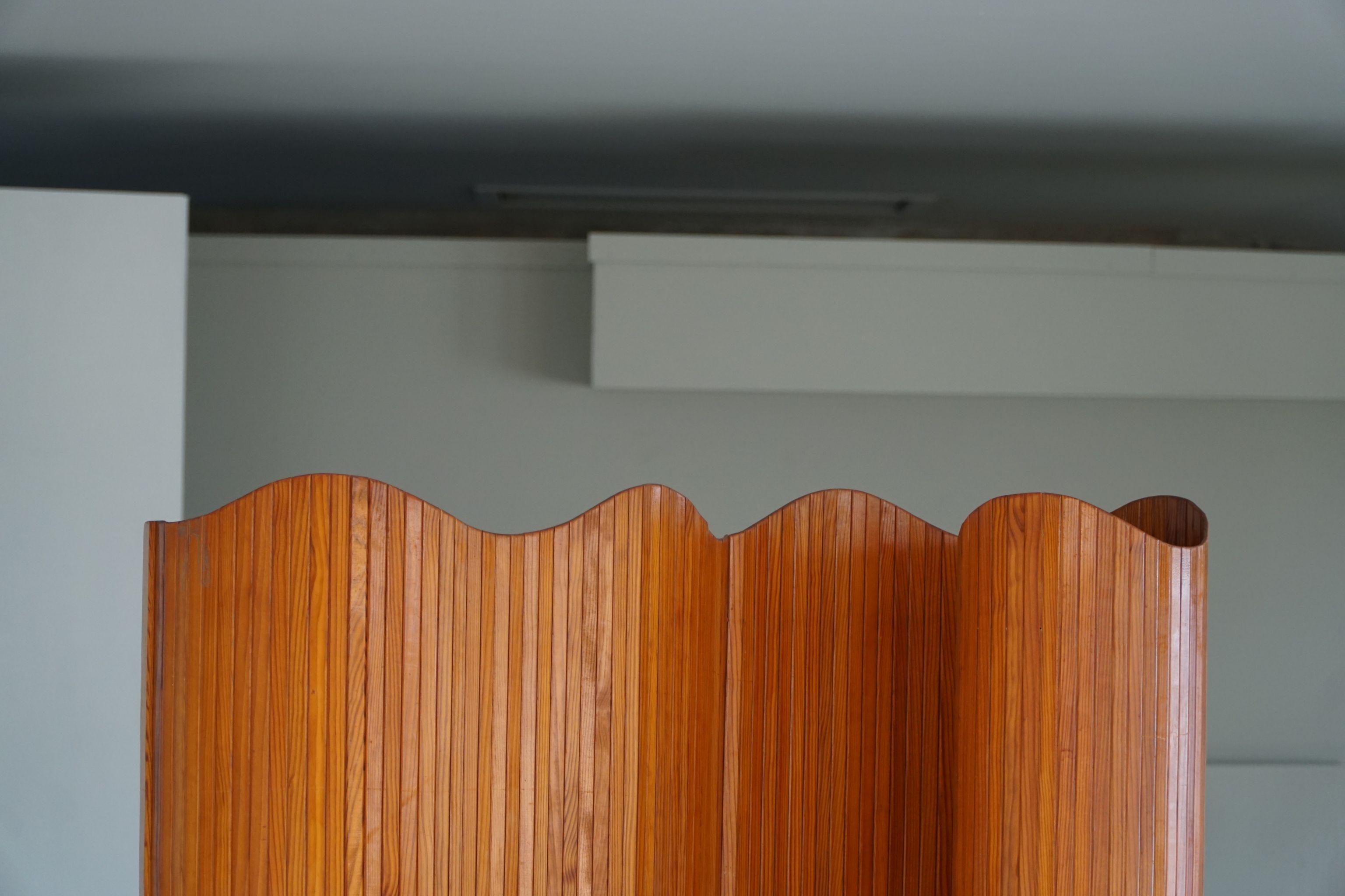 French Art Deco Tambour Room Divider in Patinated Pine by Jomaine Baumann, 1930s 4
