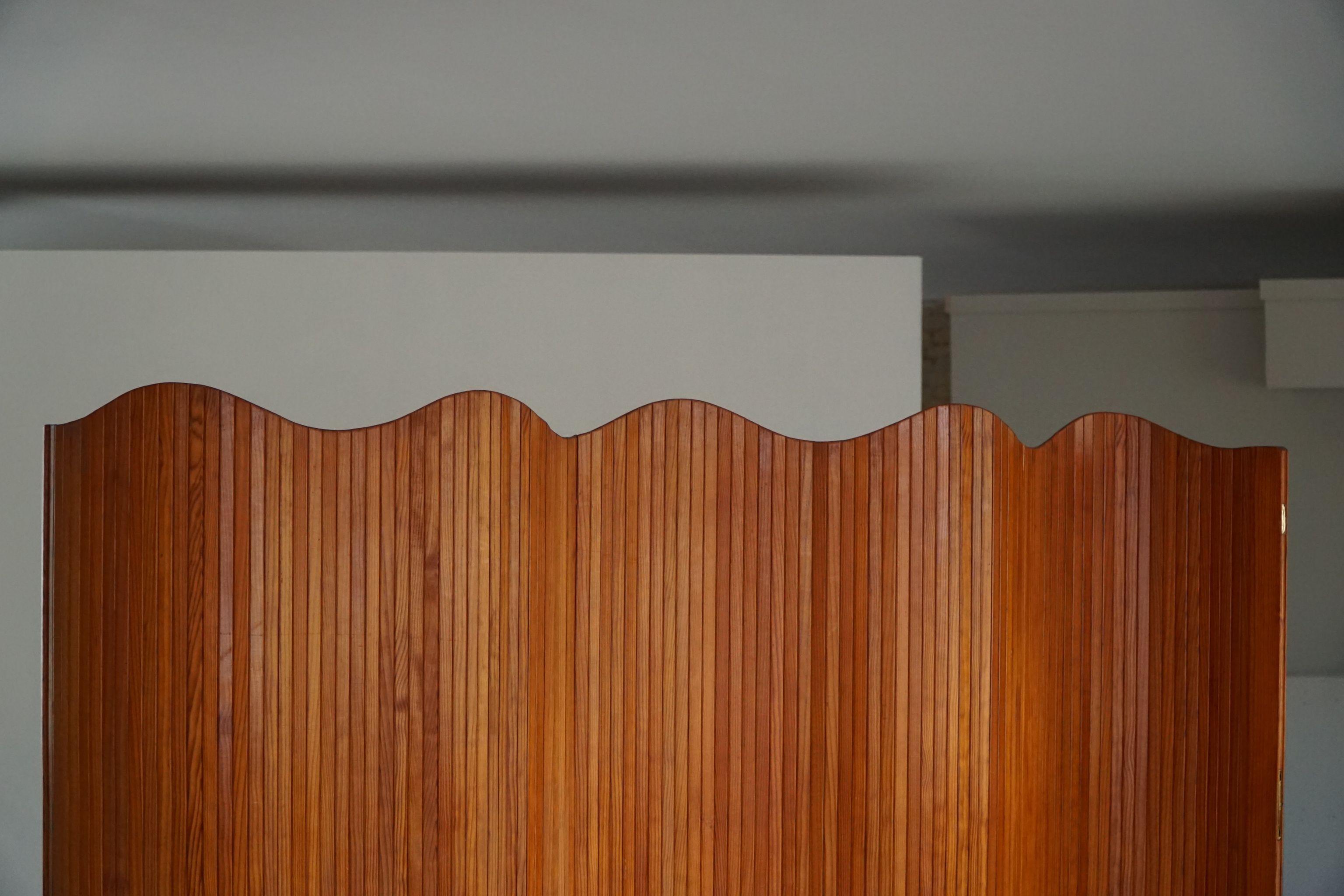 French Art Deco Tambour Room Divider in Patinated Pine by Jomaine Baumann, 1930s 7