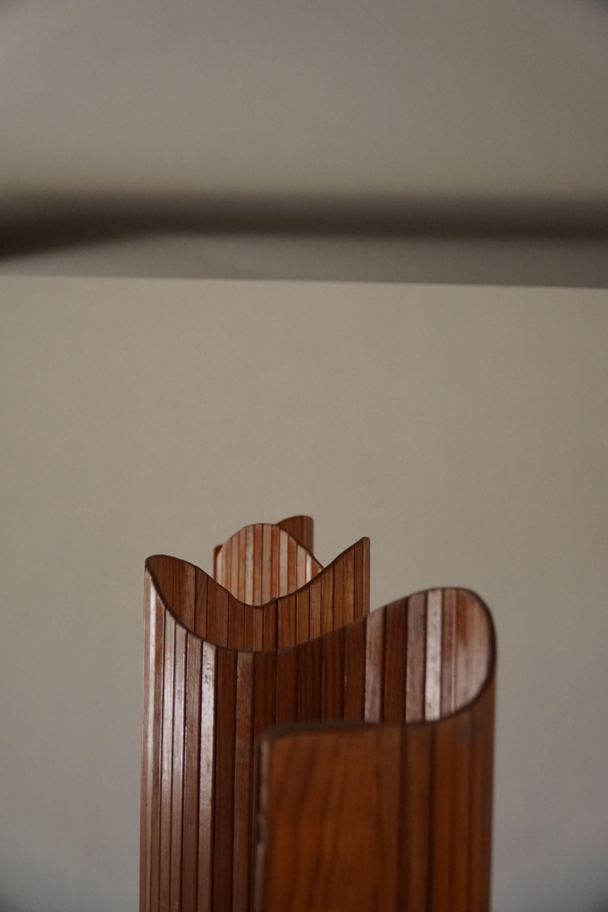French Art Deco Tambour Room Divider in Patinated Pine by Jomaine Baumann, 1930s In Good Condition In Odense, DK