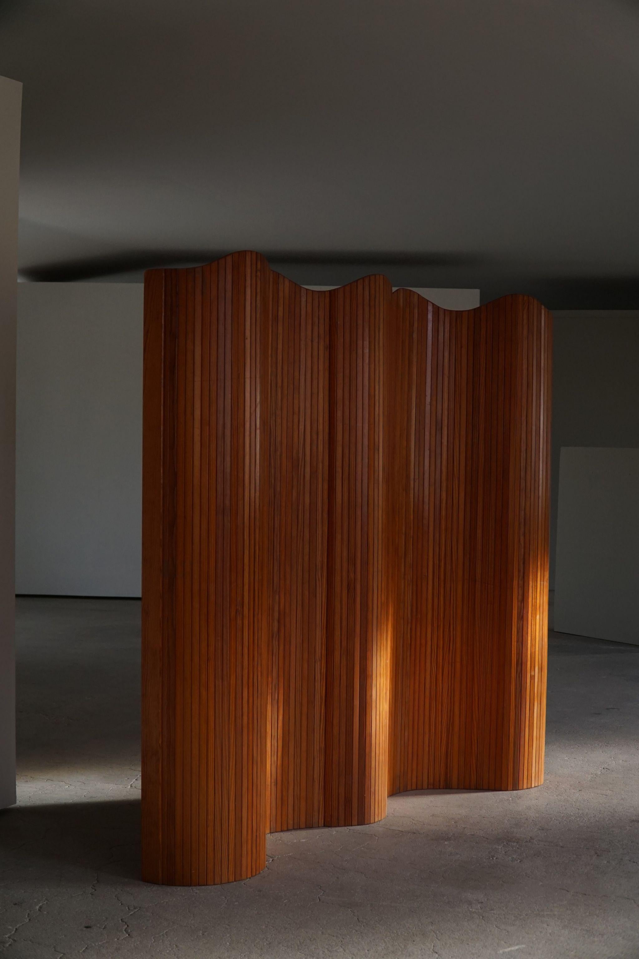 French Art Deco Tambour Room Divider in Patinated Pine by Jomaine Baumann, 1930s 3
