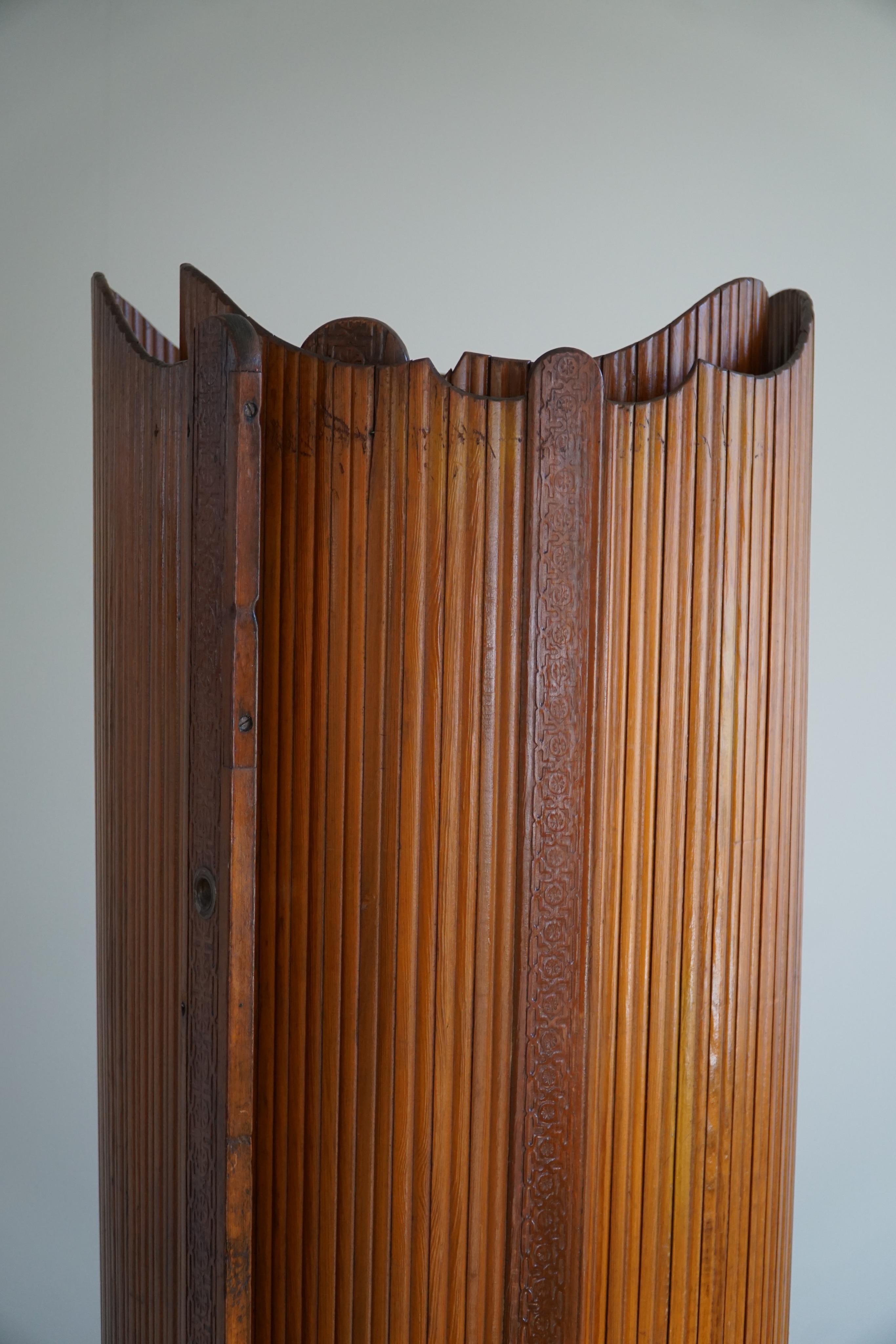 French Art Deco Tambour Room Divider in Pine, 1930s 9