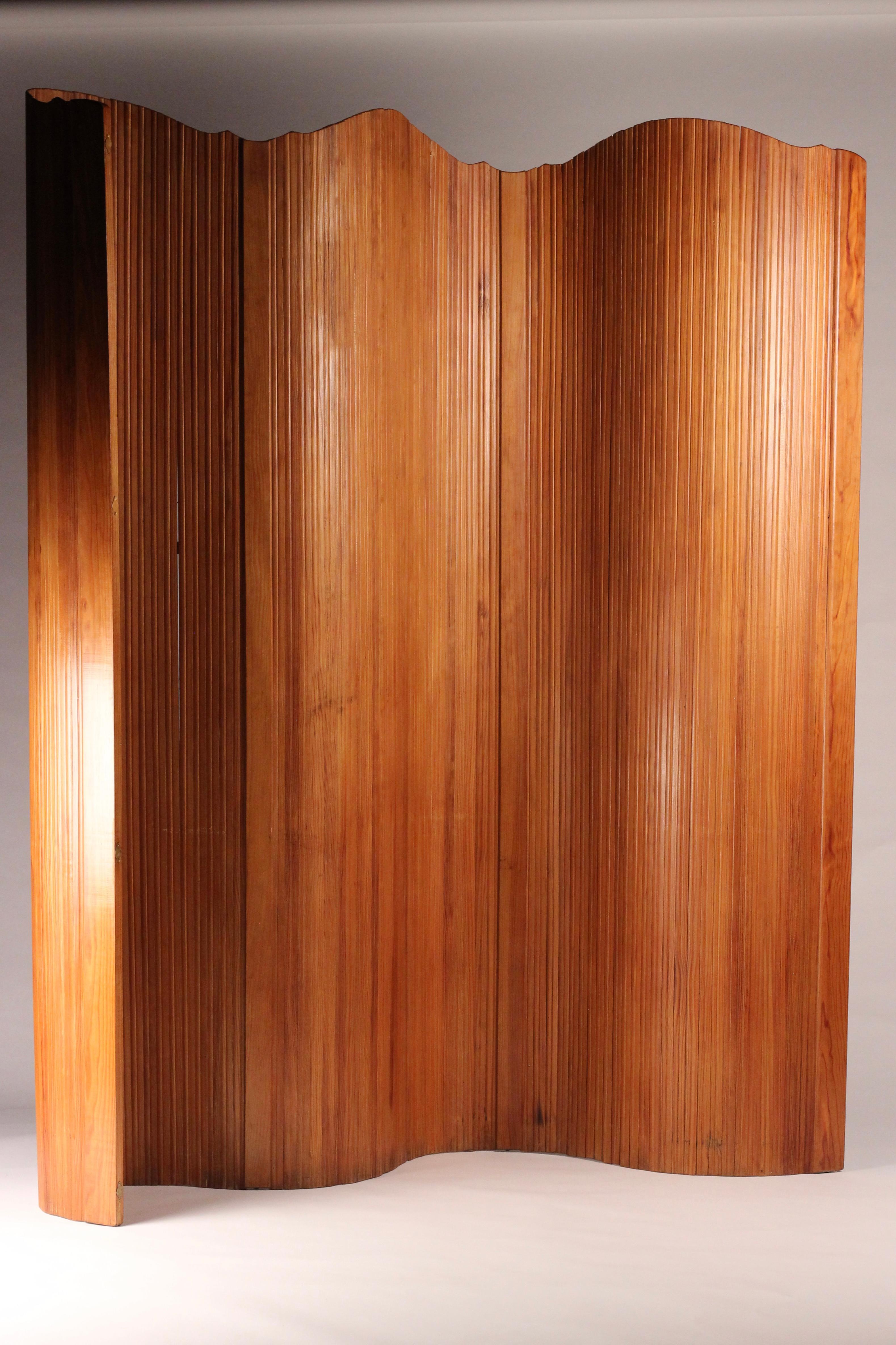 Paravento francese Art Deco in pino anni '30 attribuito a Baumman 2