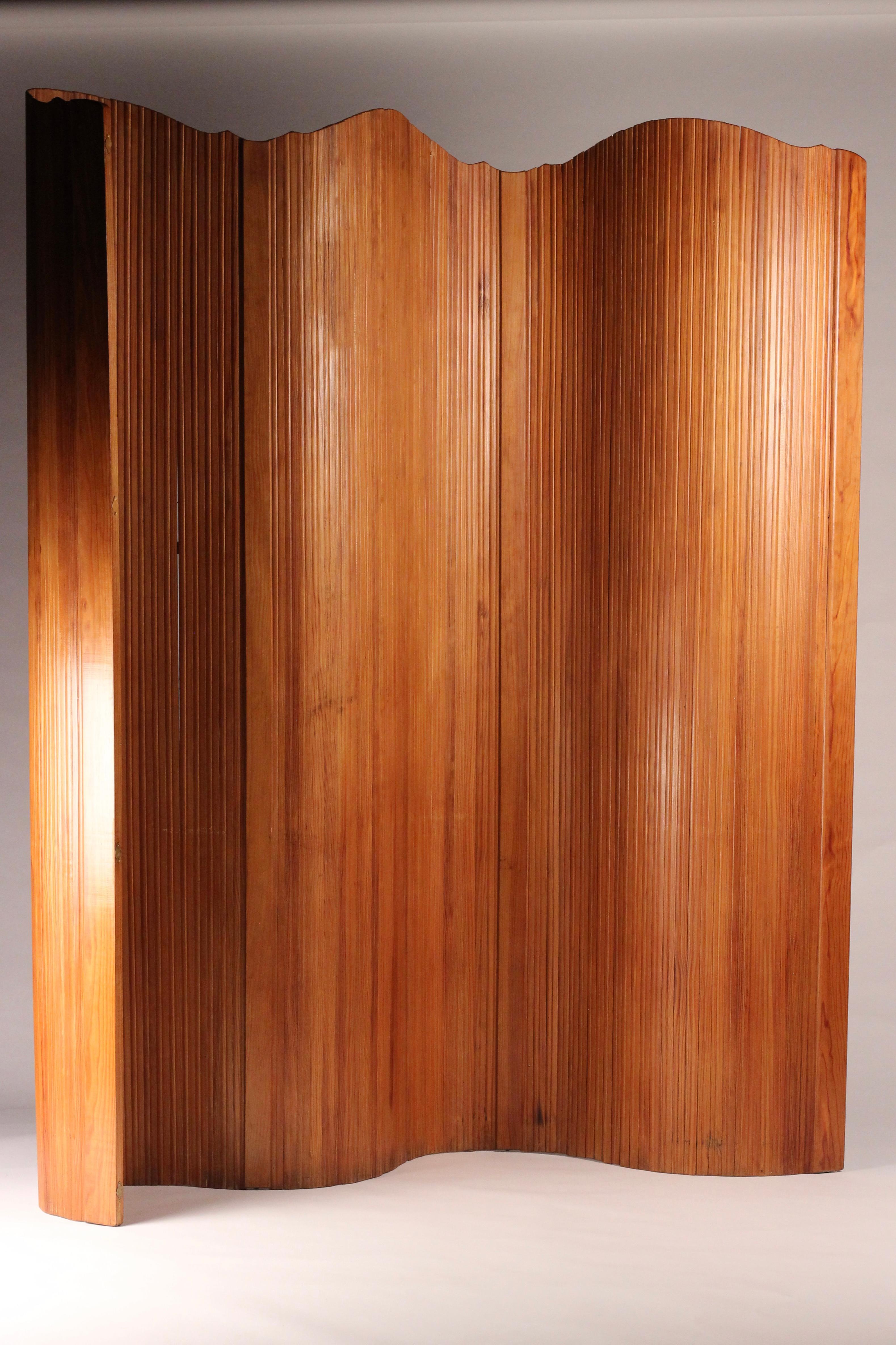 French Art Deco tambour screen room divider in Pine 1930’s attributed Baumman 10