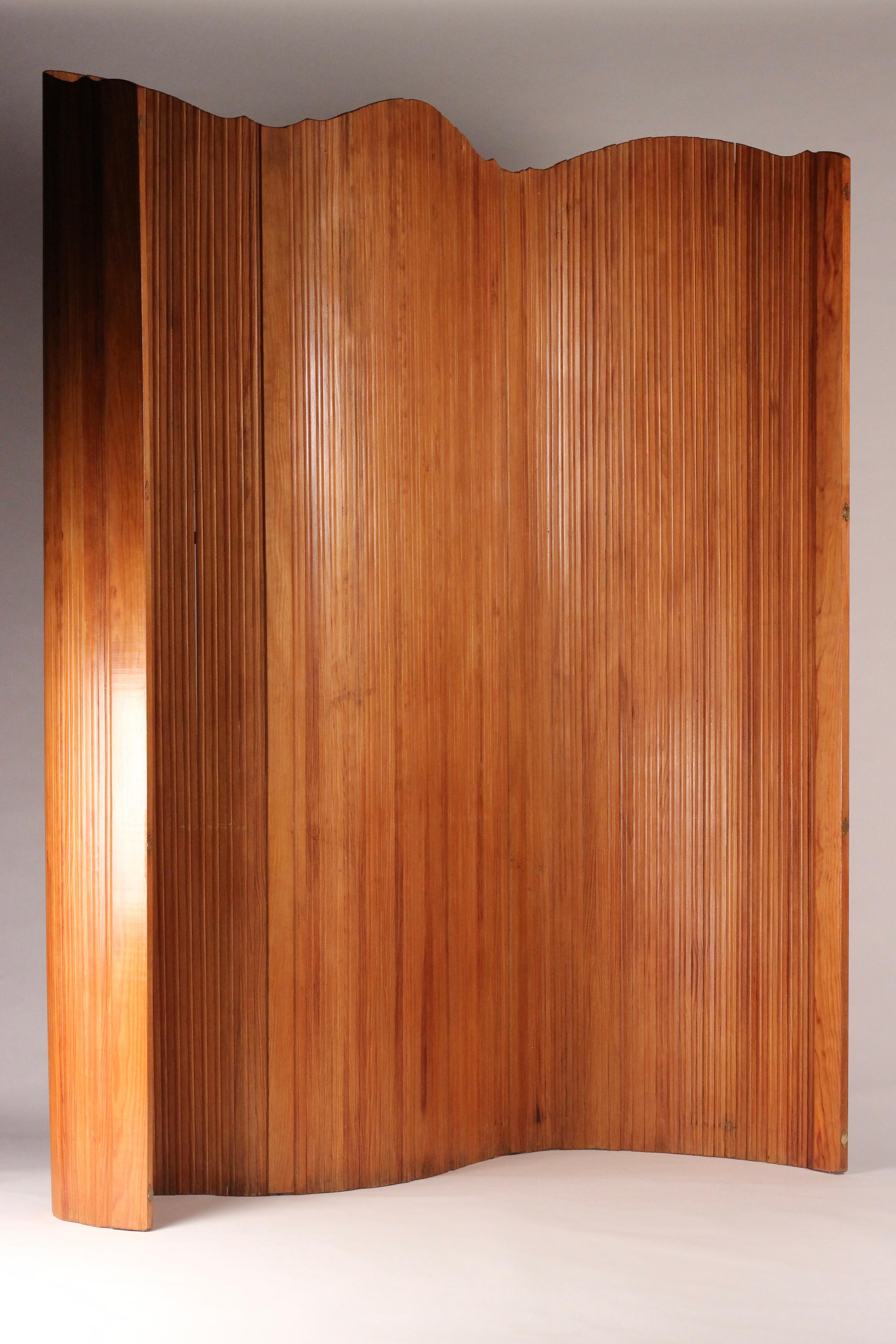 Mid-20th Century French Art Deco tambour screen room divider in Pine 1930’s attributed Baumman
